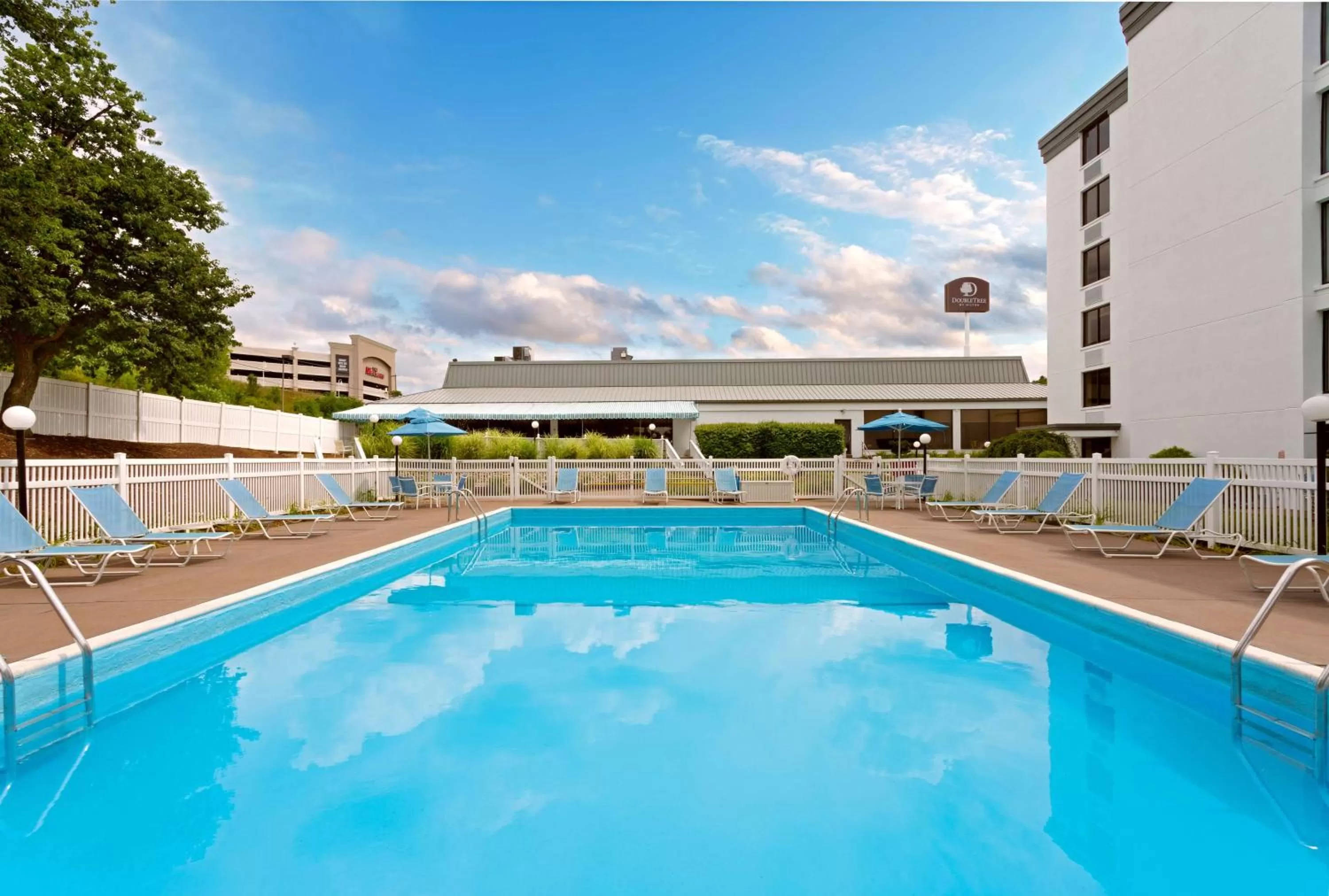 Pool view in DoubleTree by Hilton Washington Meadow Lands Casino Area