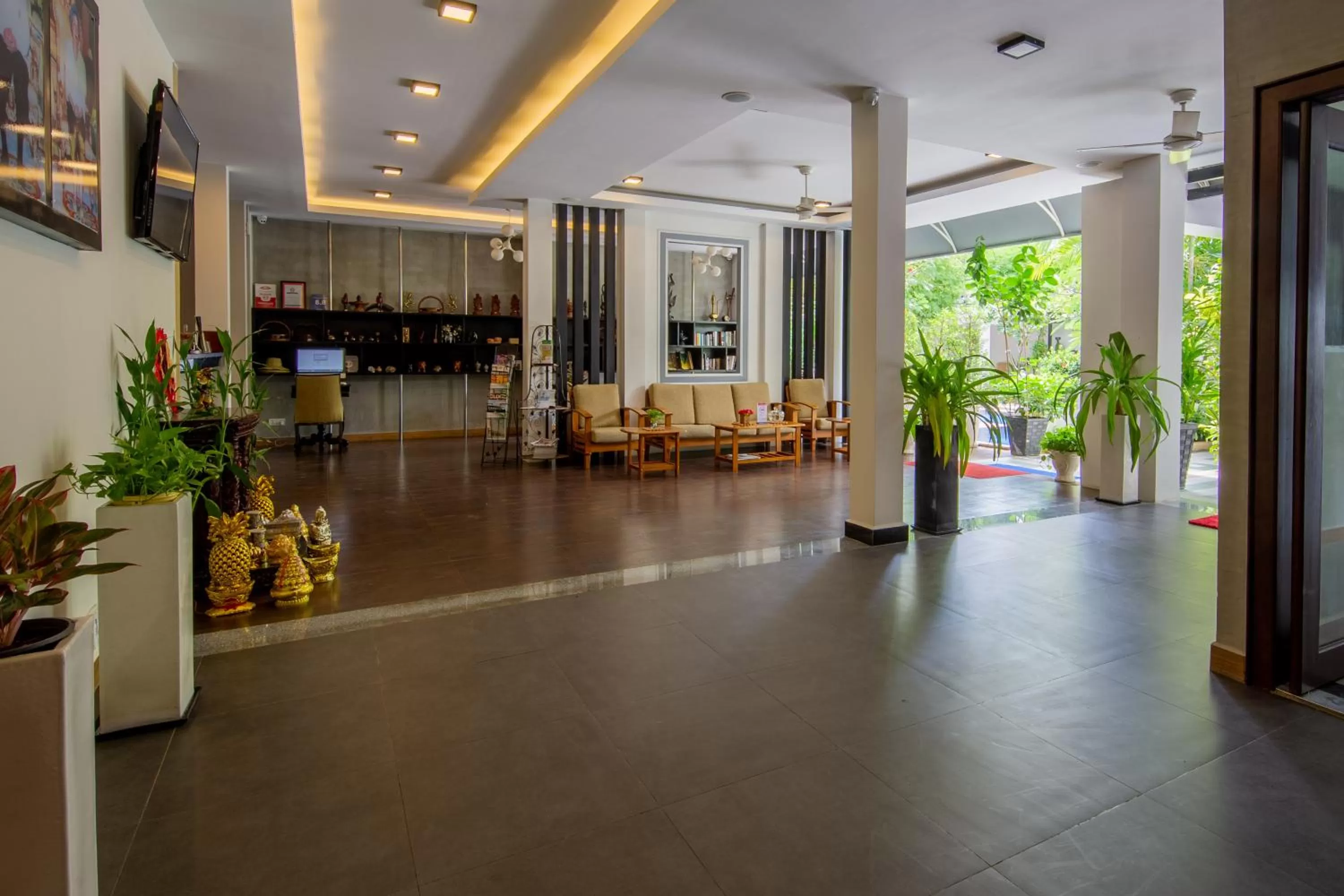 Property building, Lobby/Reception in Sovanna Hotel
