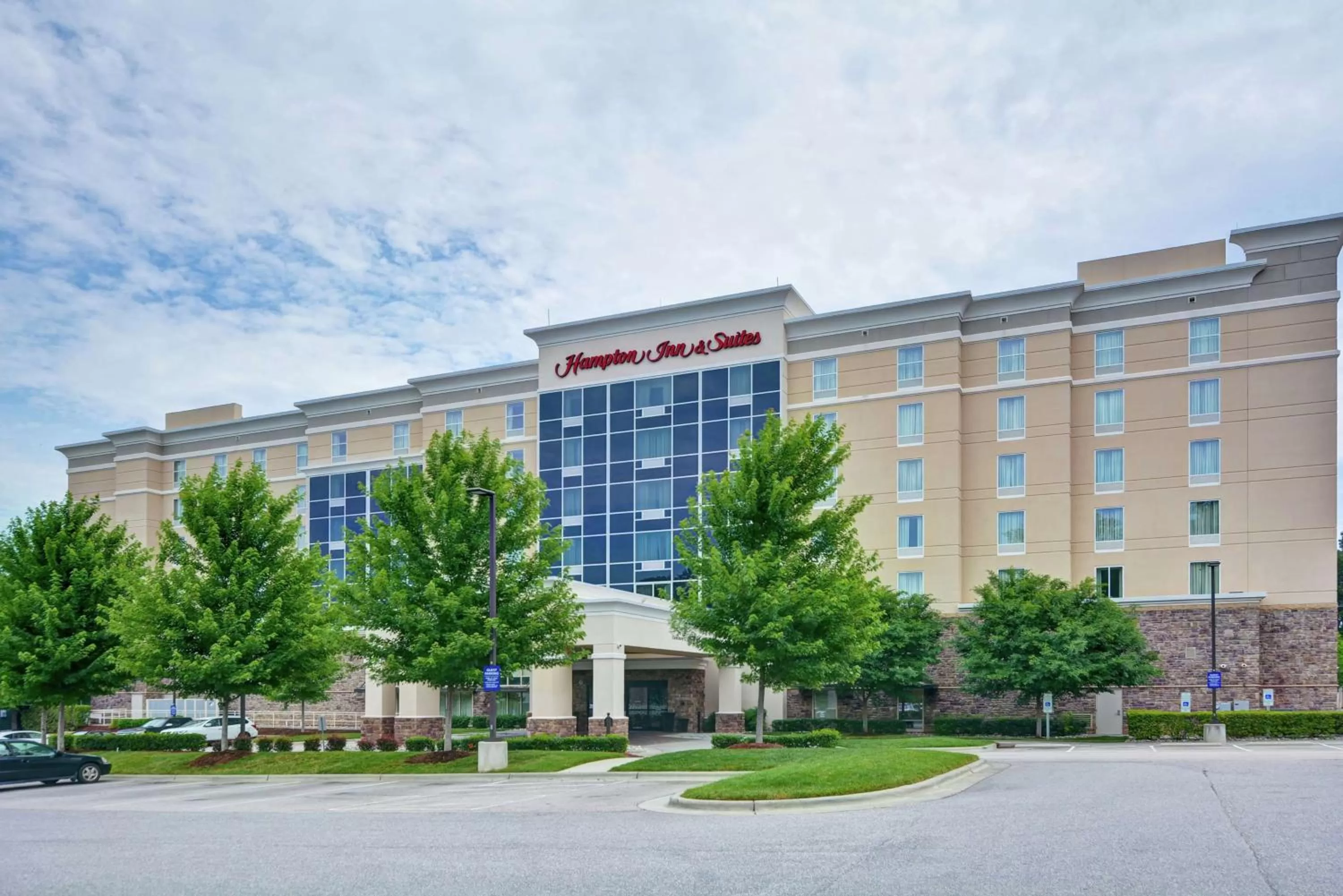 Property building in Hampton Inn & Suites Crabtree
