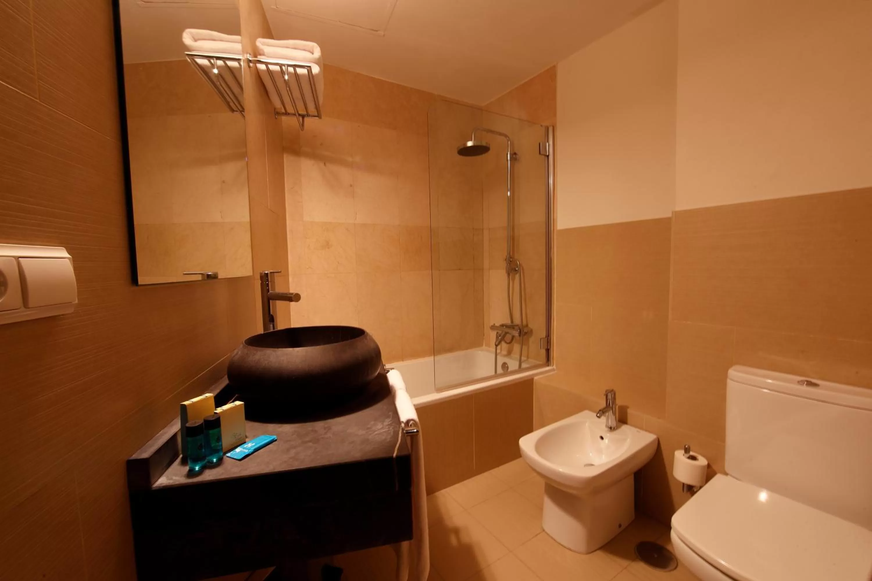 Toilet in YIT El Postigo