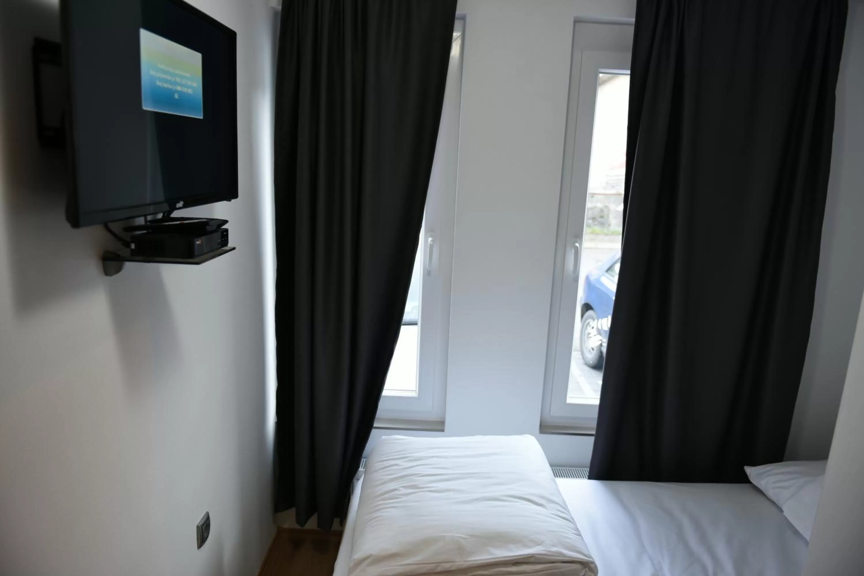 Street view, TV/Entertainment Center in Motel Alibi