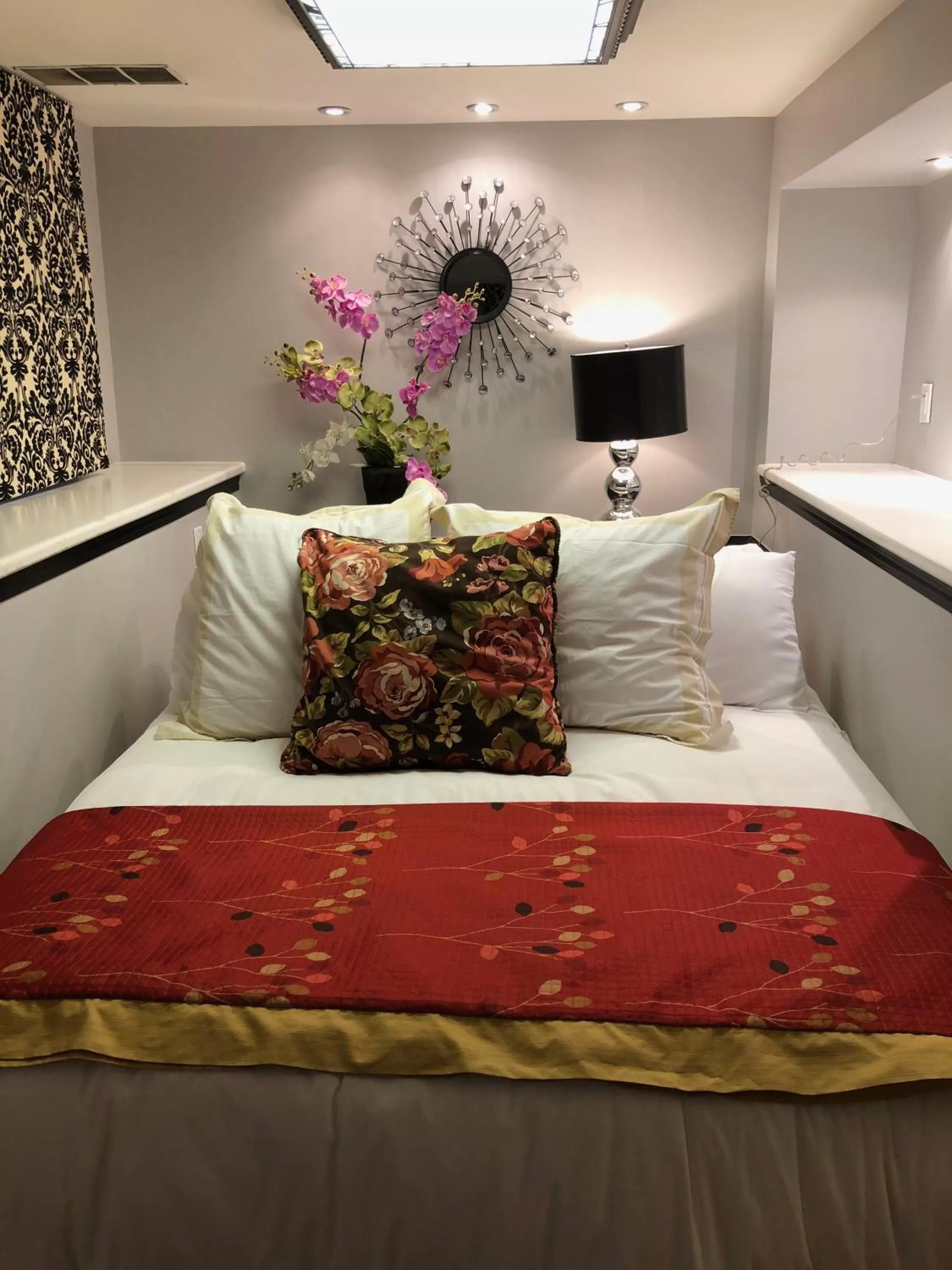 Bed in Barclay House Bed and Breakfast