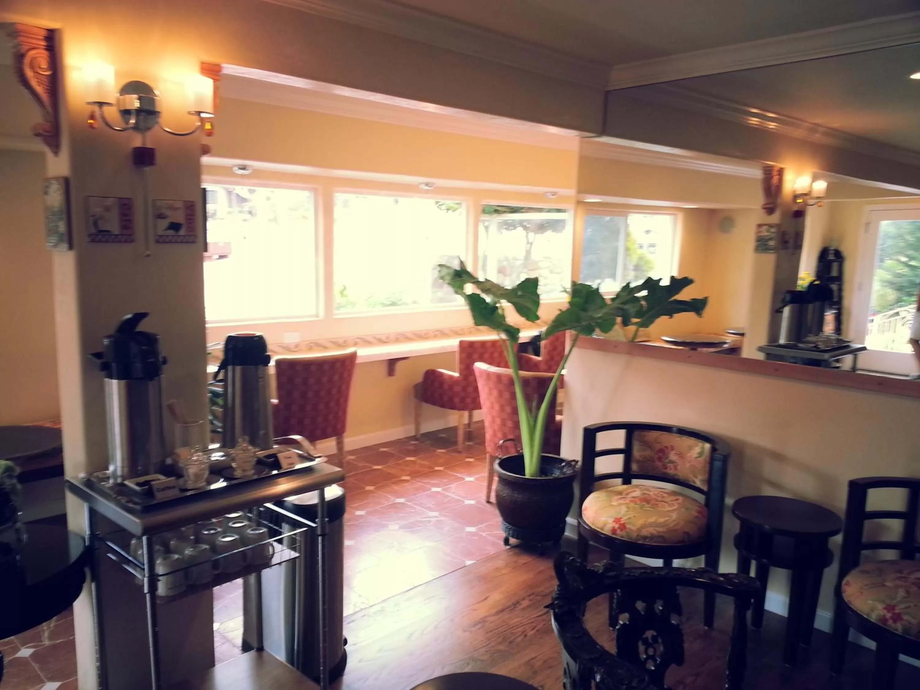 Coffee/tea facilities in The Vendange Carmel Inn & Suites