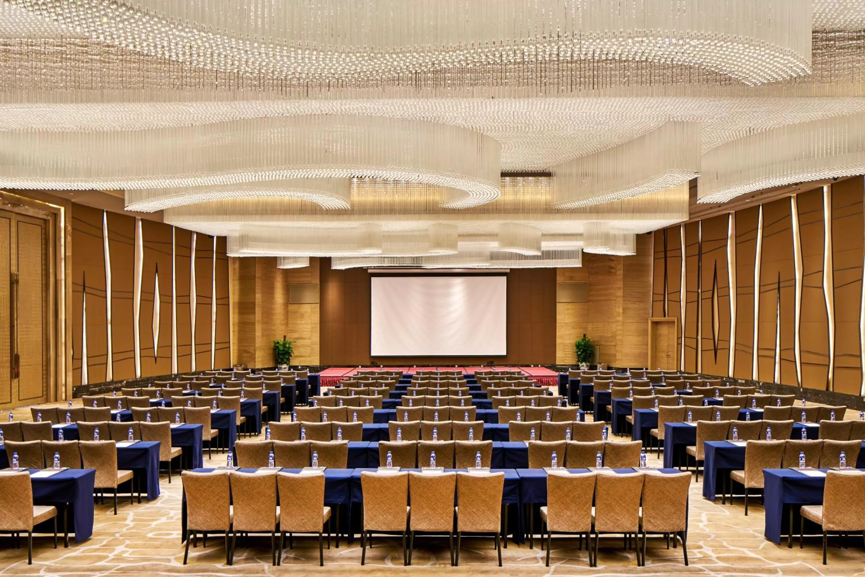 Meeting/conference room in Crowne Plaza Tianjin Meijiangnan by IHG