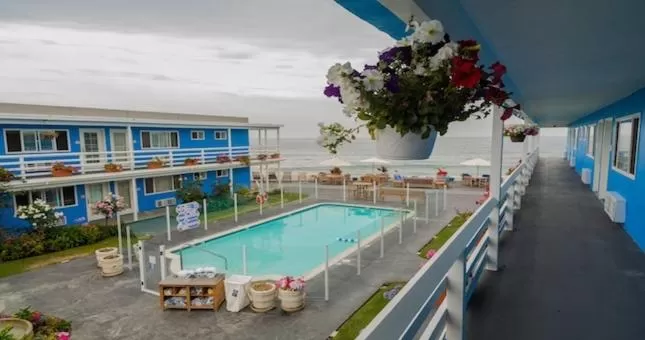 Pool view in The Inn at Sunset Cliffs