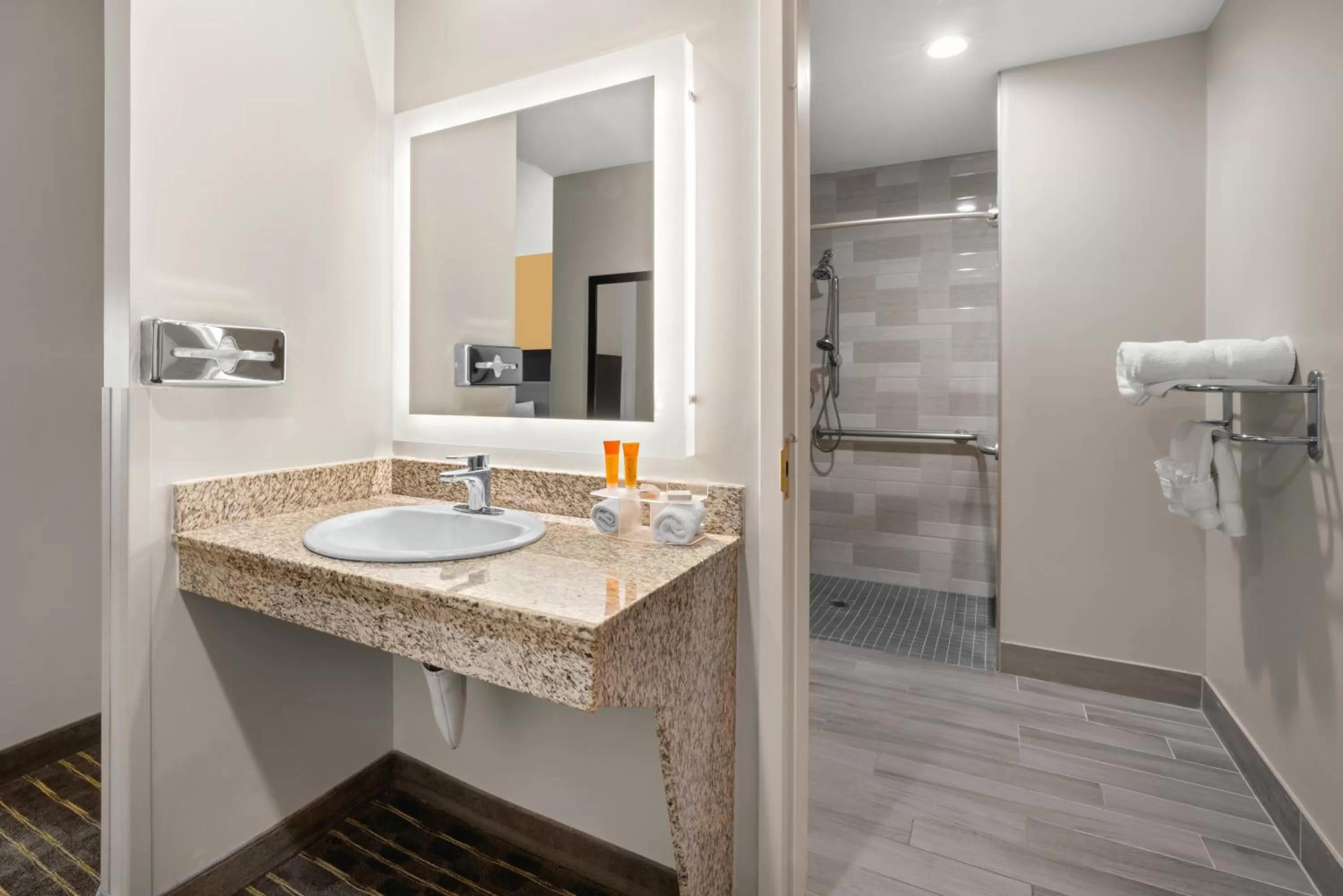 Bathroom in Hotel Aura SFO Airport FREE SHUTTLE