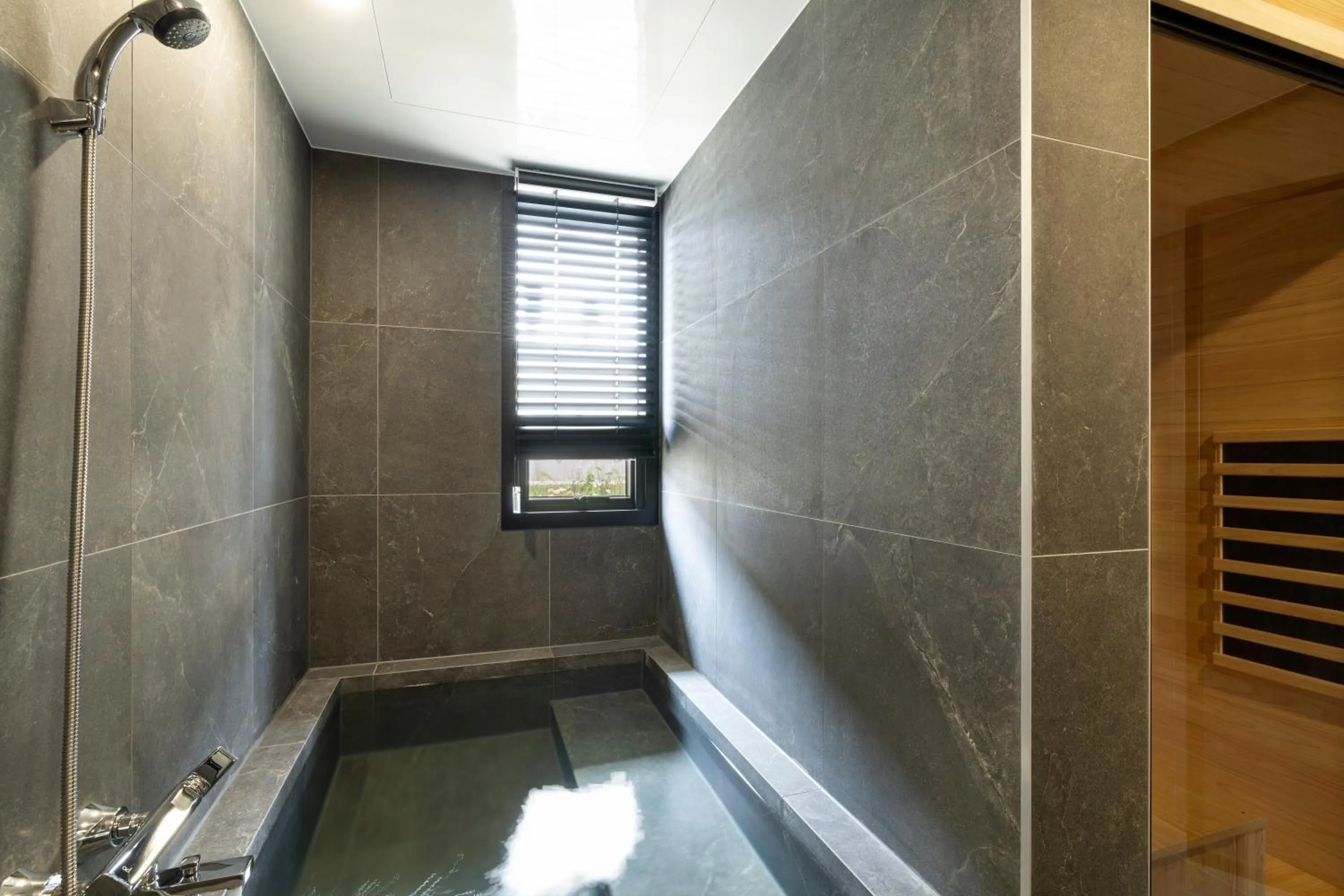 Hot Tub, Bathroom in Jjak Boutique Hotel