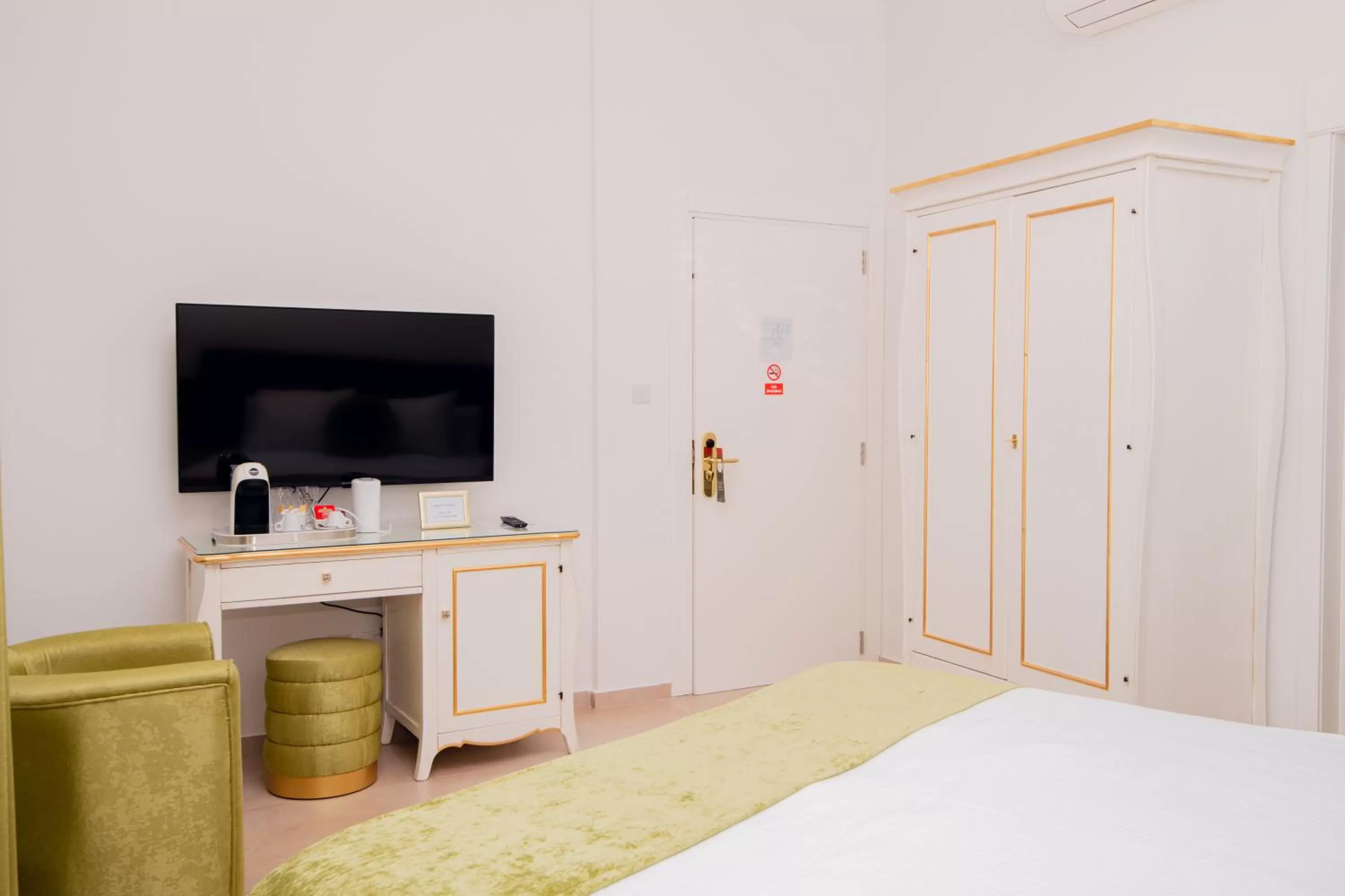 Bed in Giorgio Boutique Hotel