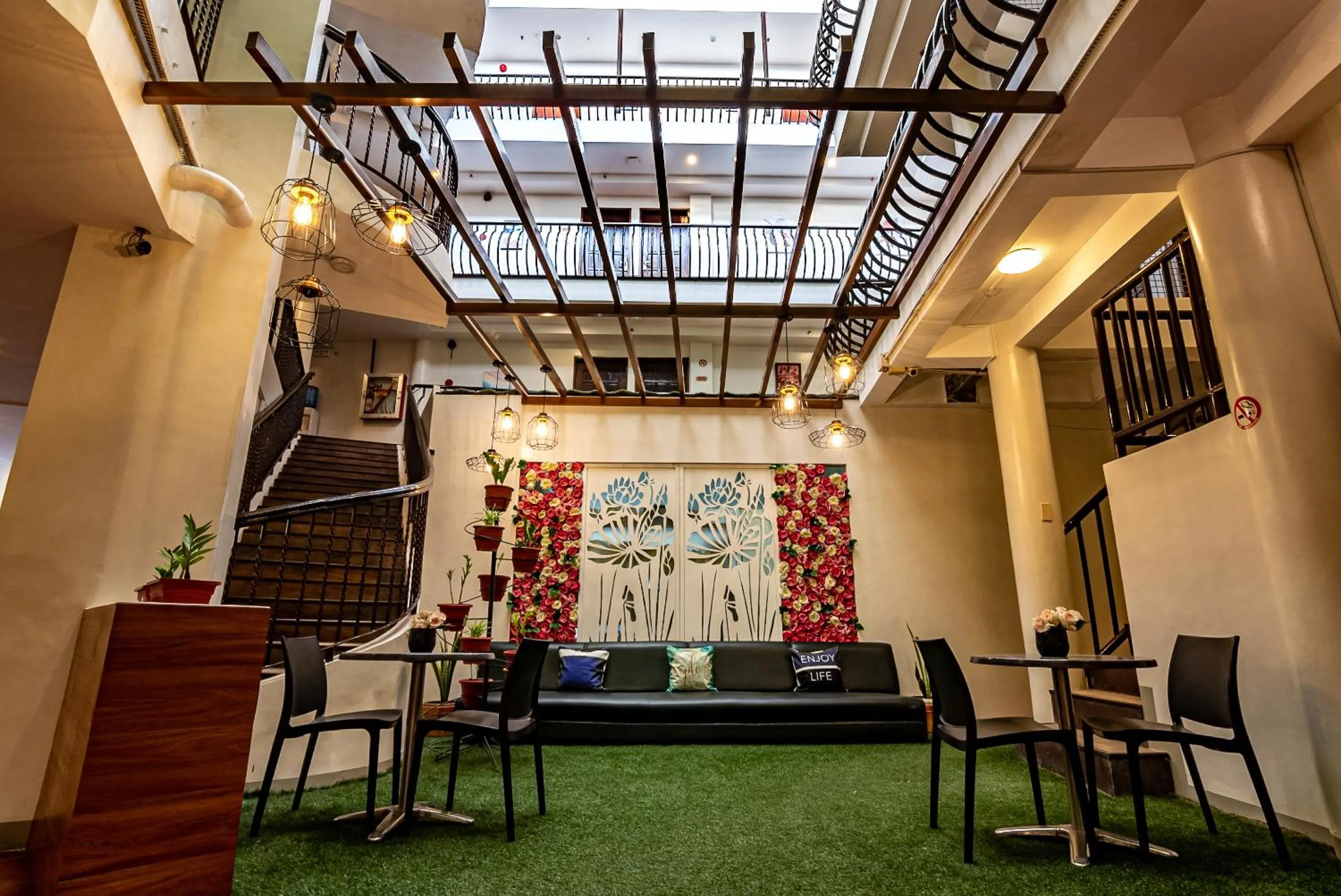 Garden in Kiwi Hotel