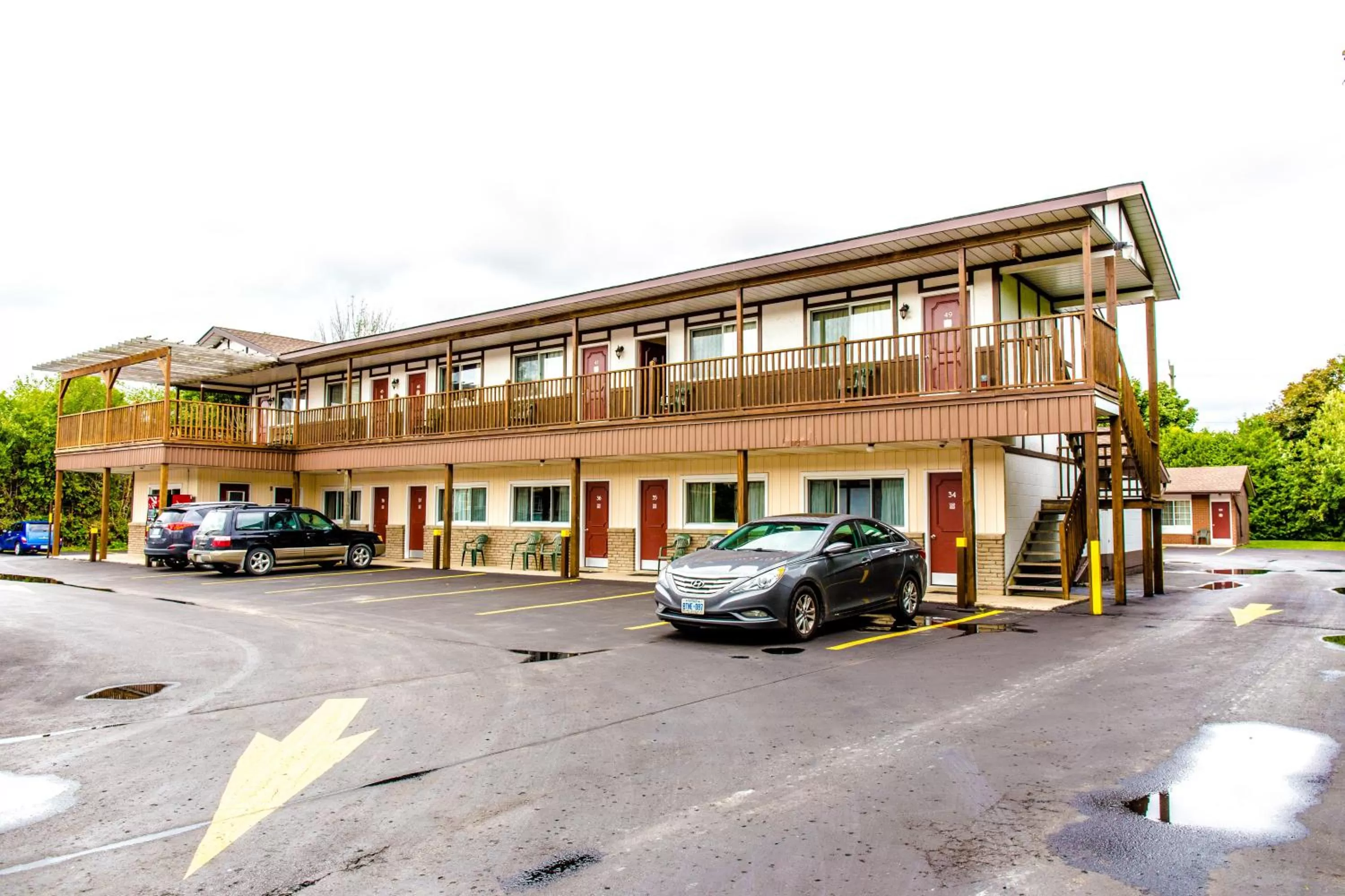 Property building in Cedar Lodge Motel