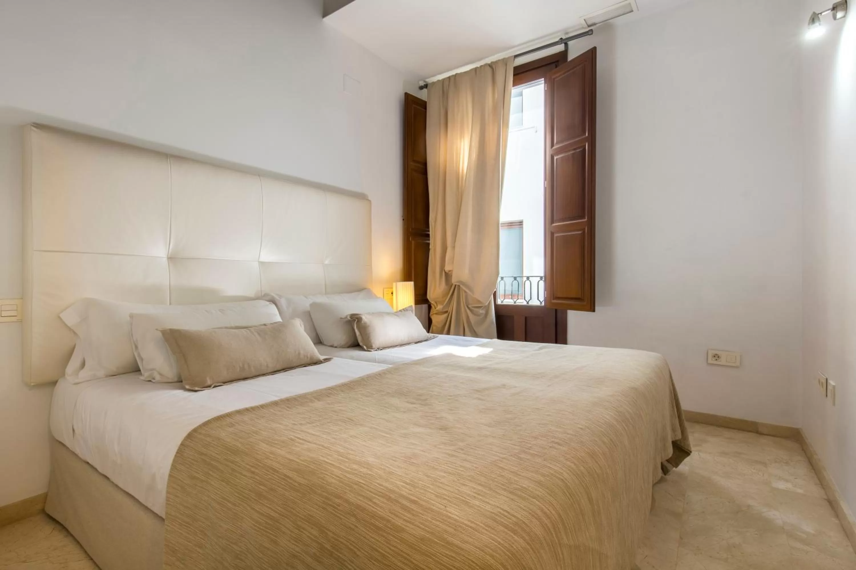 Bed in tuGuest Elvira Suites