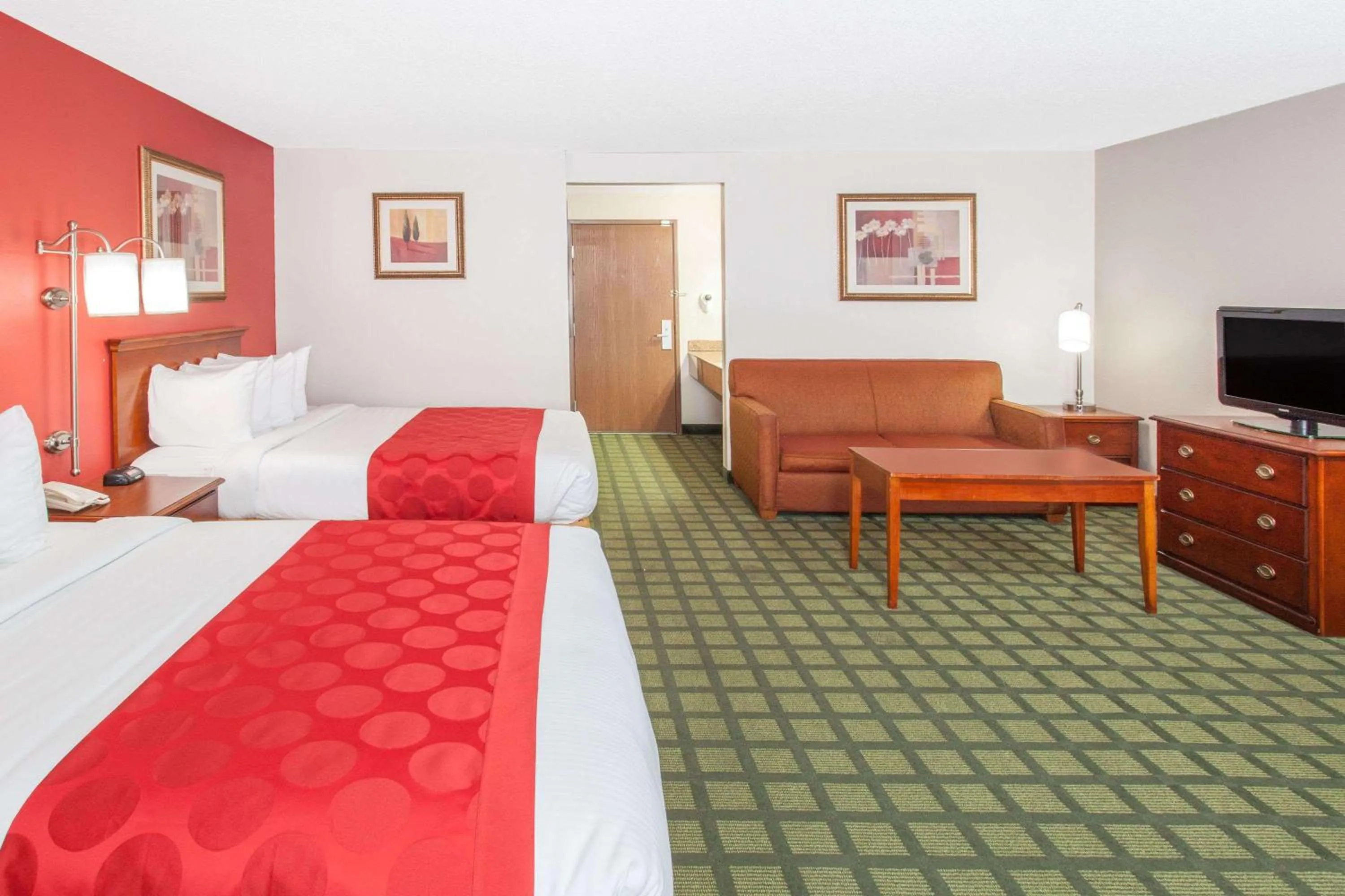 Photo of the whole room, Bed in Ramada Limited Decatur