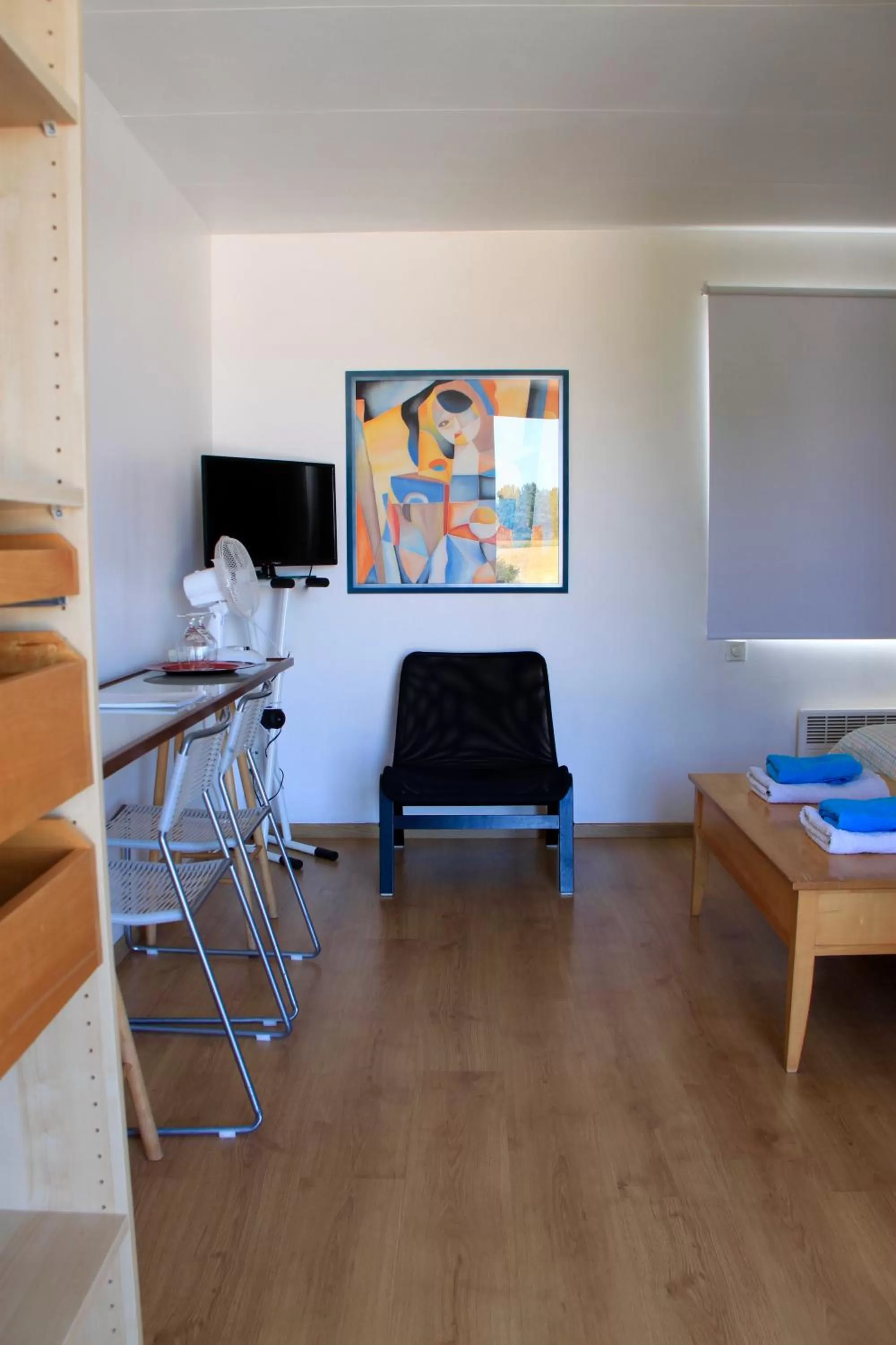 Coffee/tea facilities, Seating Area in Studio Art-hill