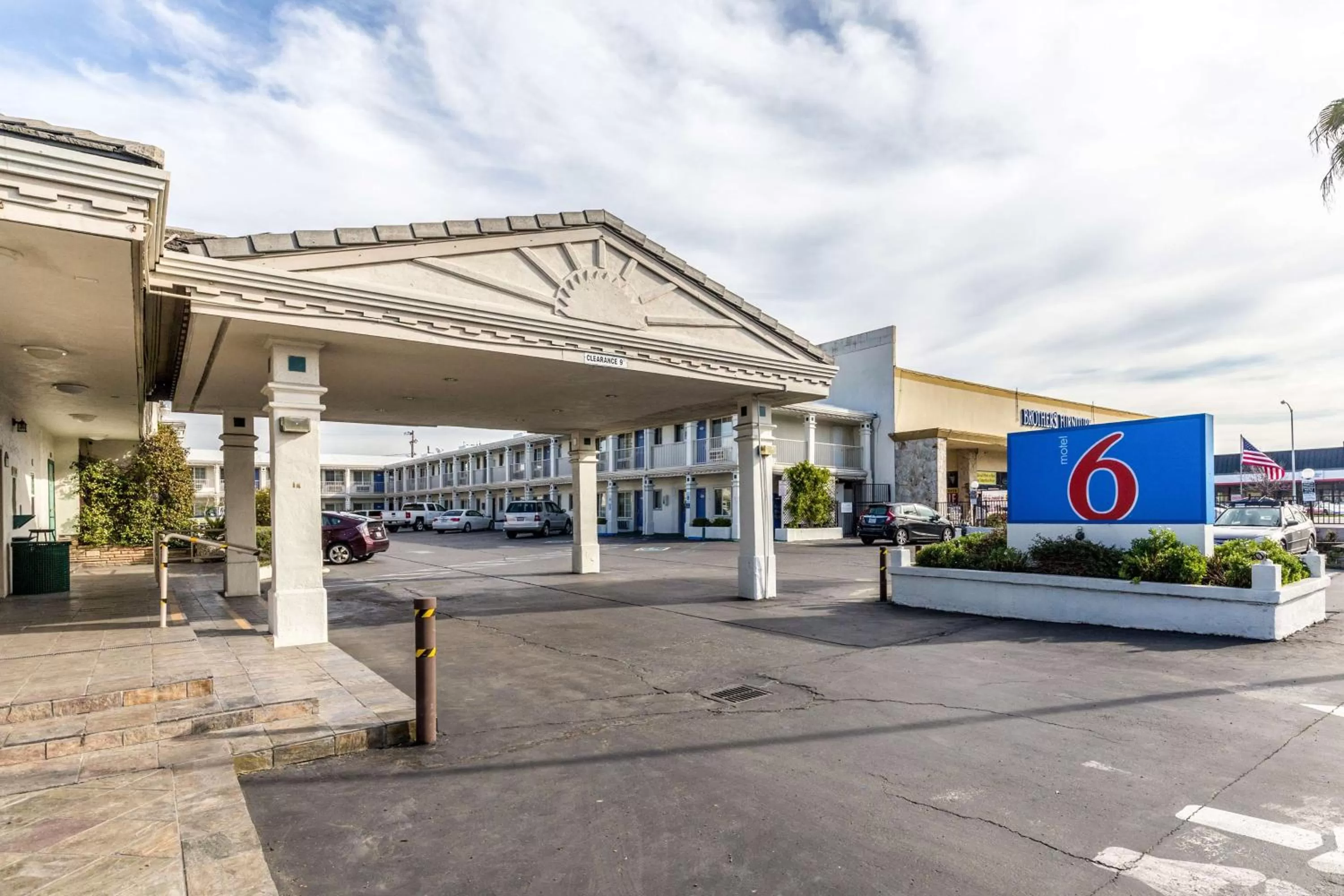 Property building in Motel 6 San Rafael