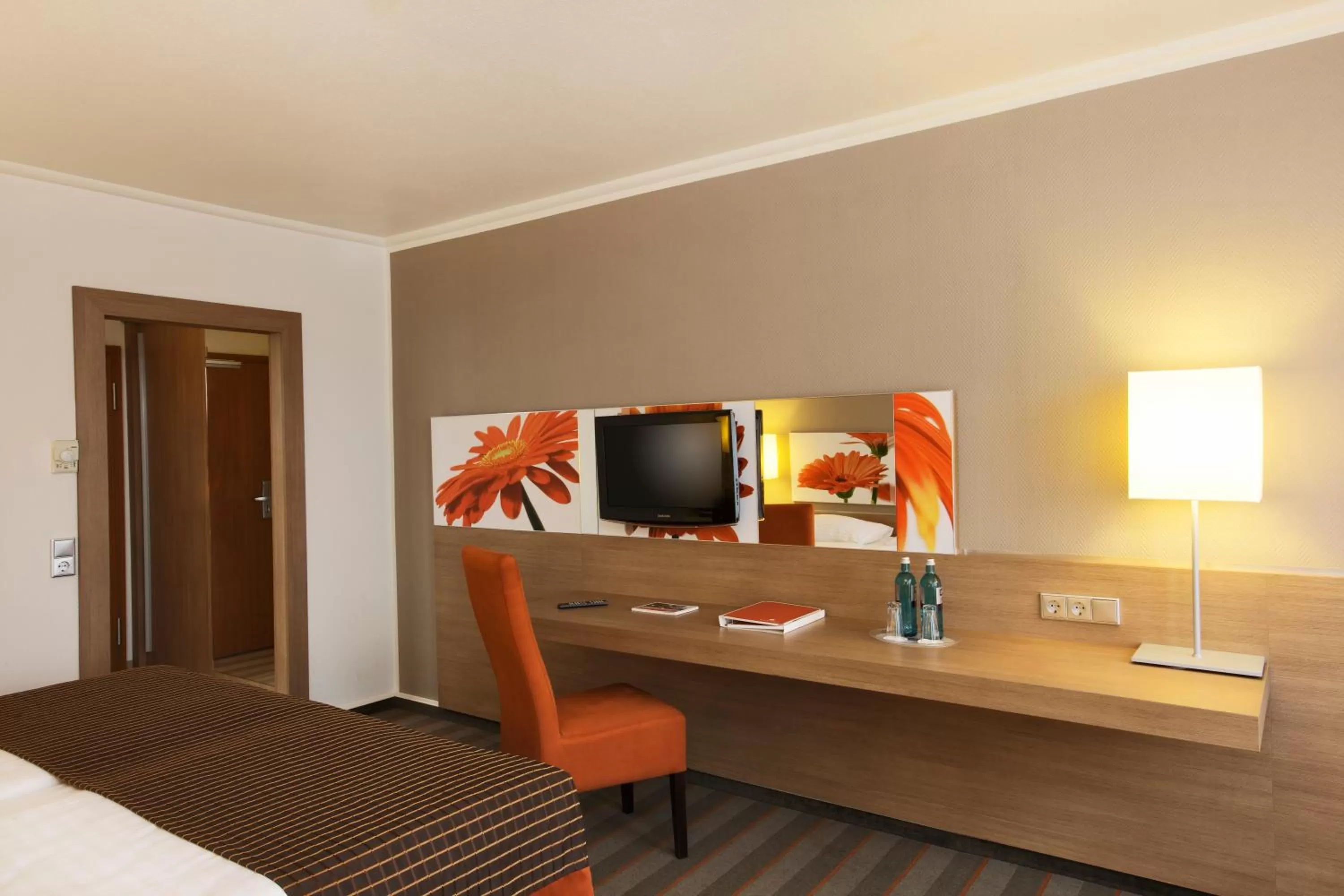 TV and multimedia, Bed in H4 Hotel Frankfurt Messe