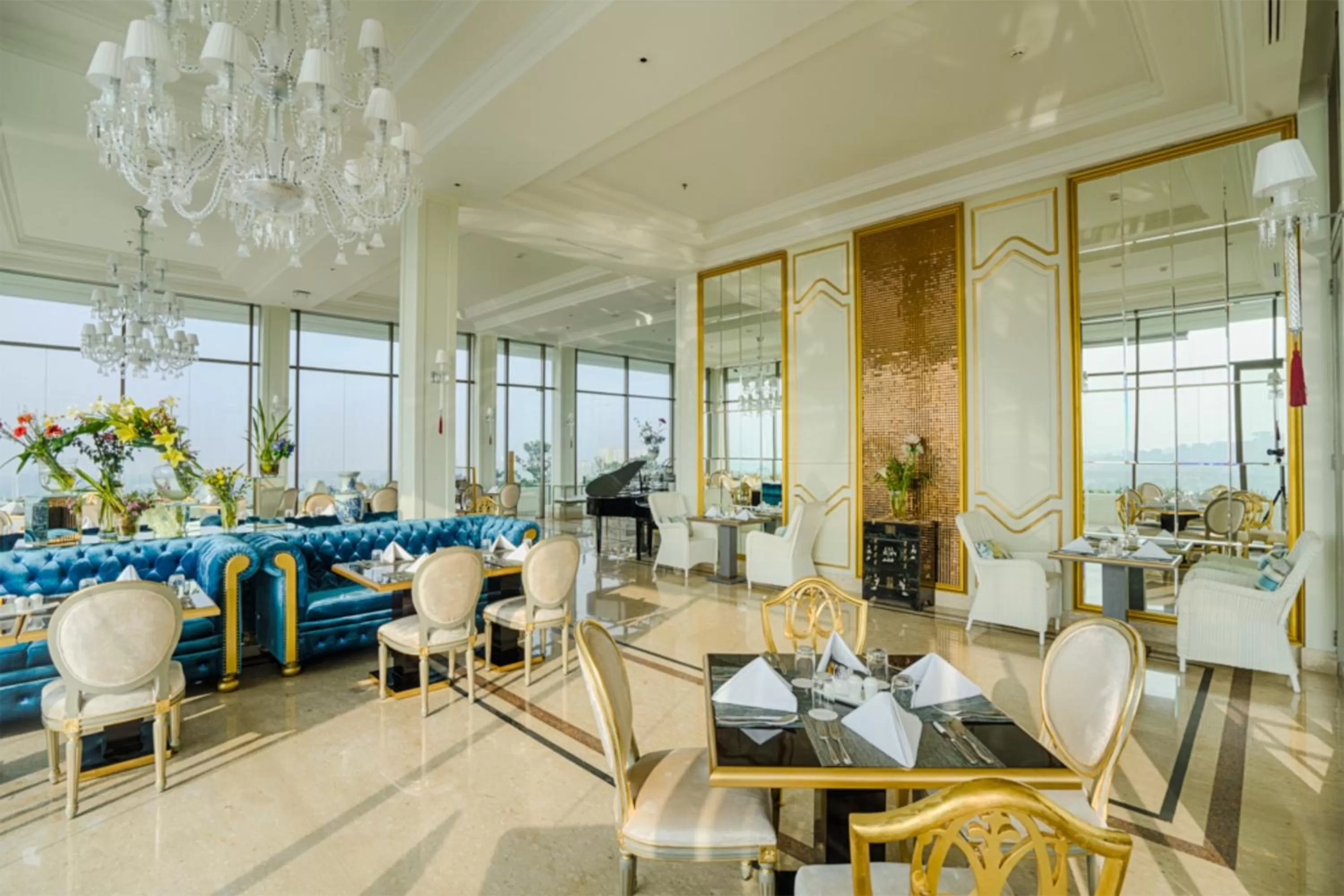 Restaurant/places to eat in Art Deco Luxury Hotel & Residence
