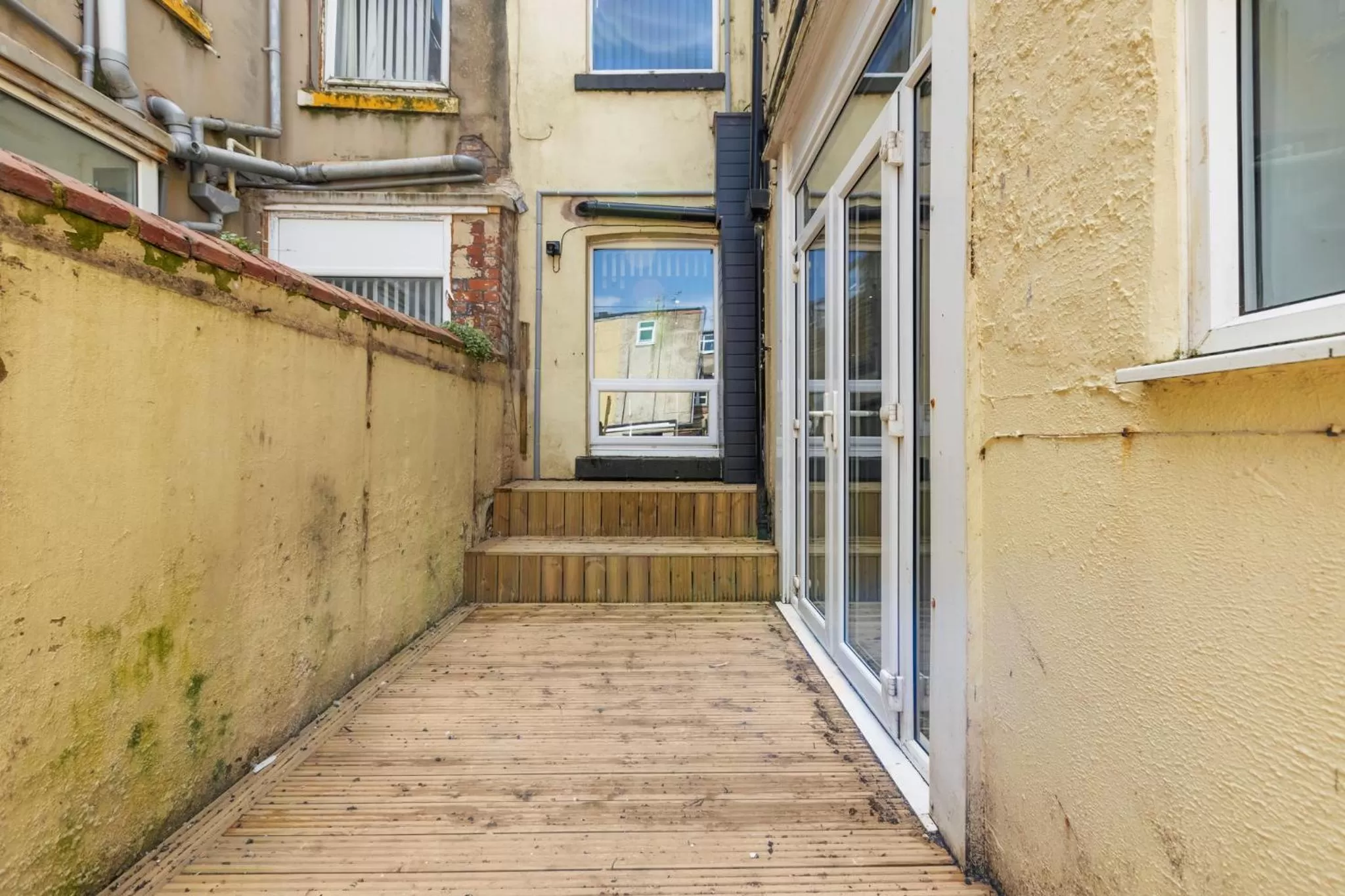 Property building in Crystal Towers Sasco Apartments