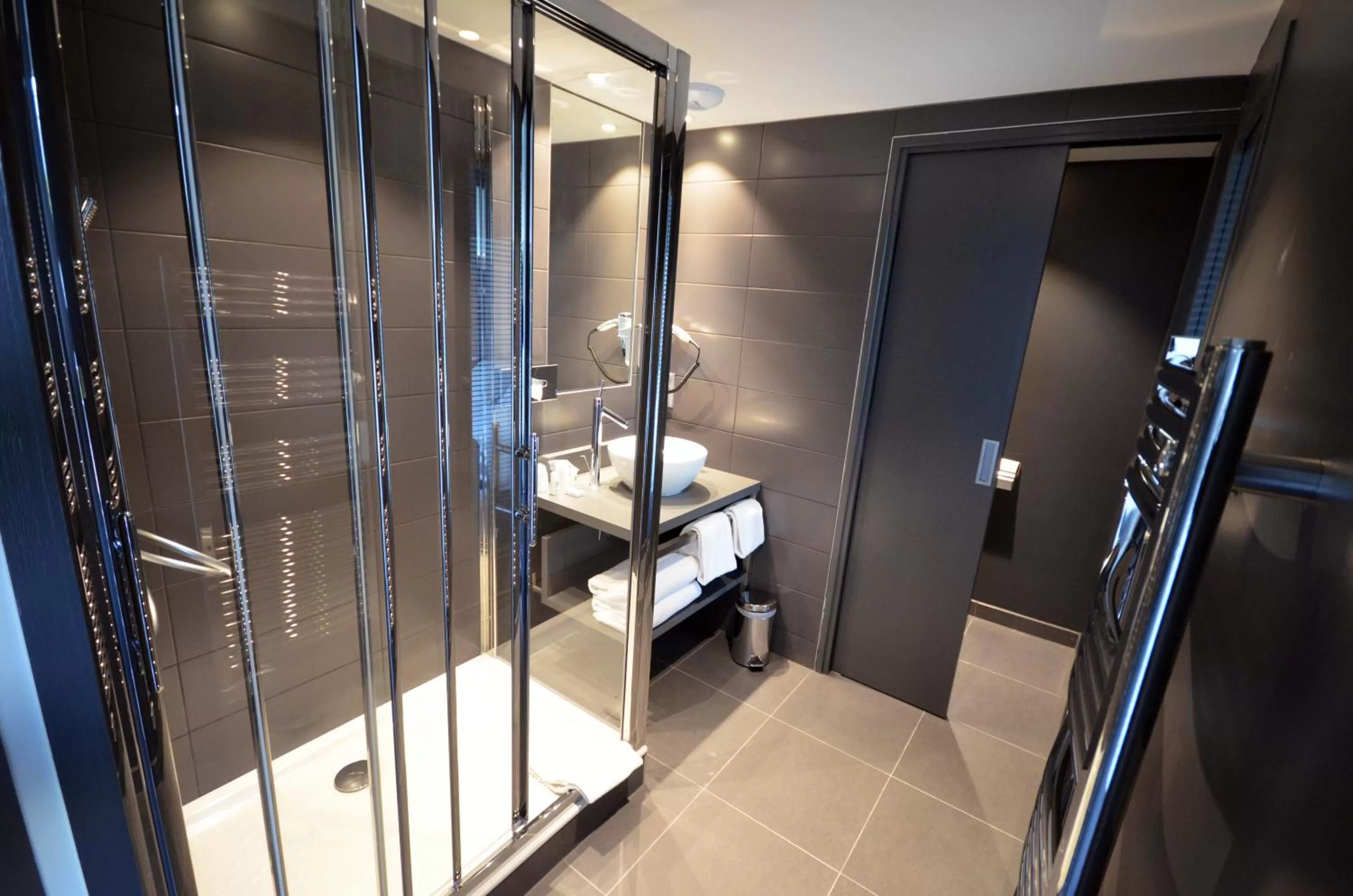 Bathroom in Holiday Inn Dijon Toison D'or by IHG