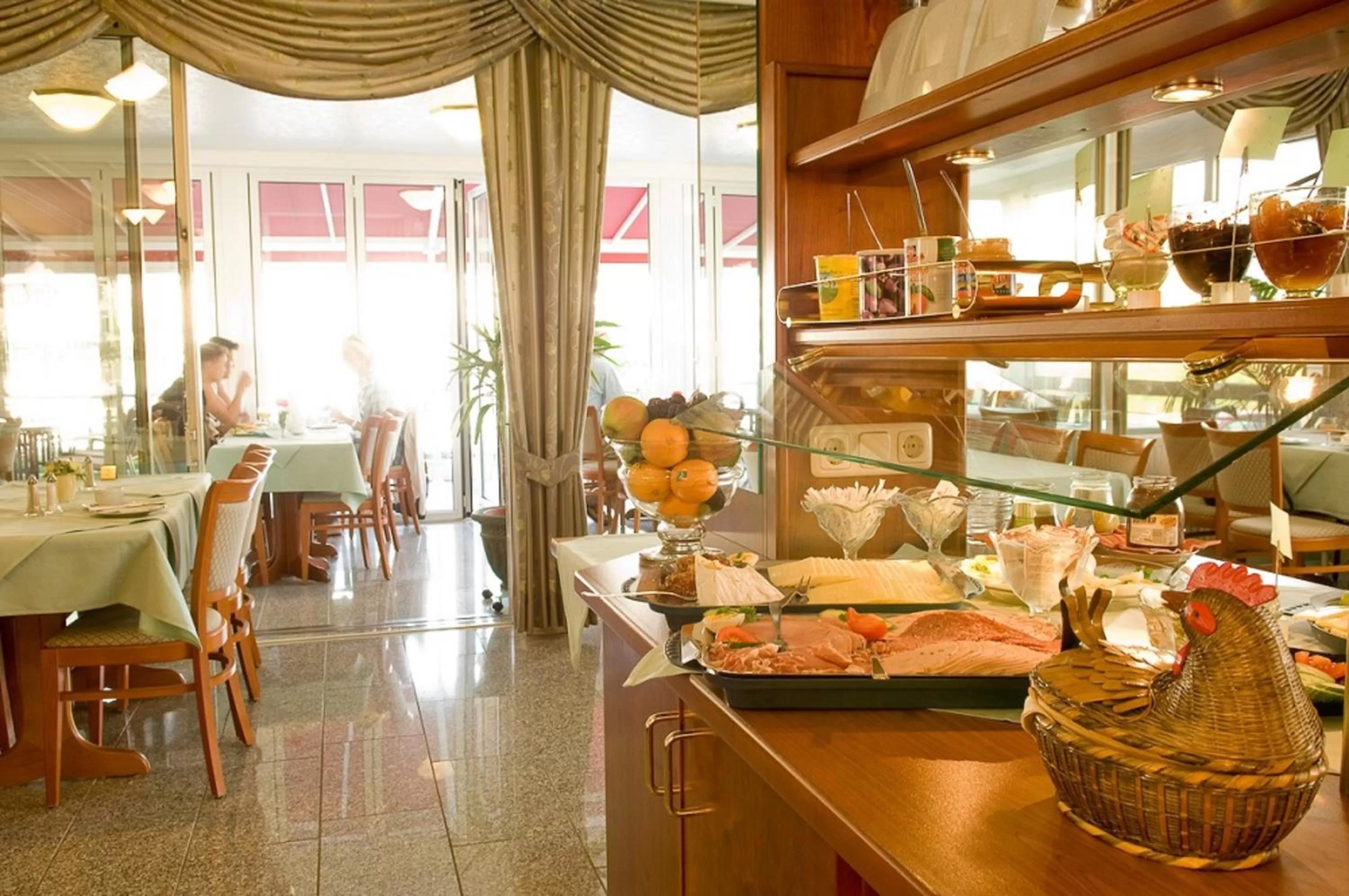 Restaurant/places to eat in Moselstern Hotel Brixiade &Triton