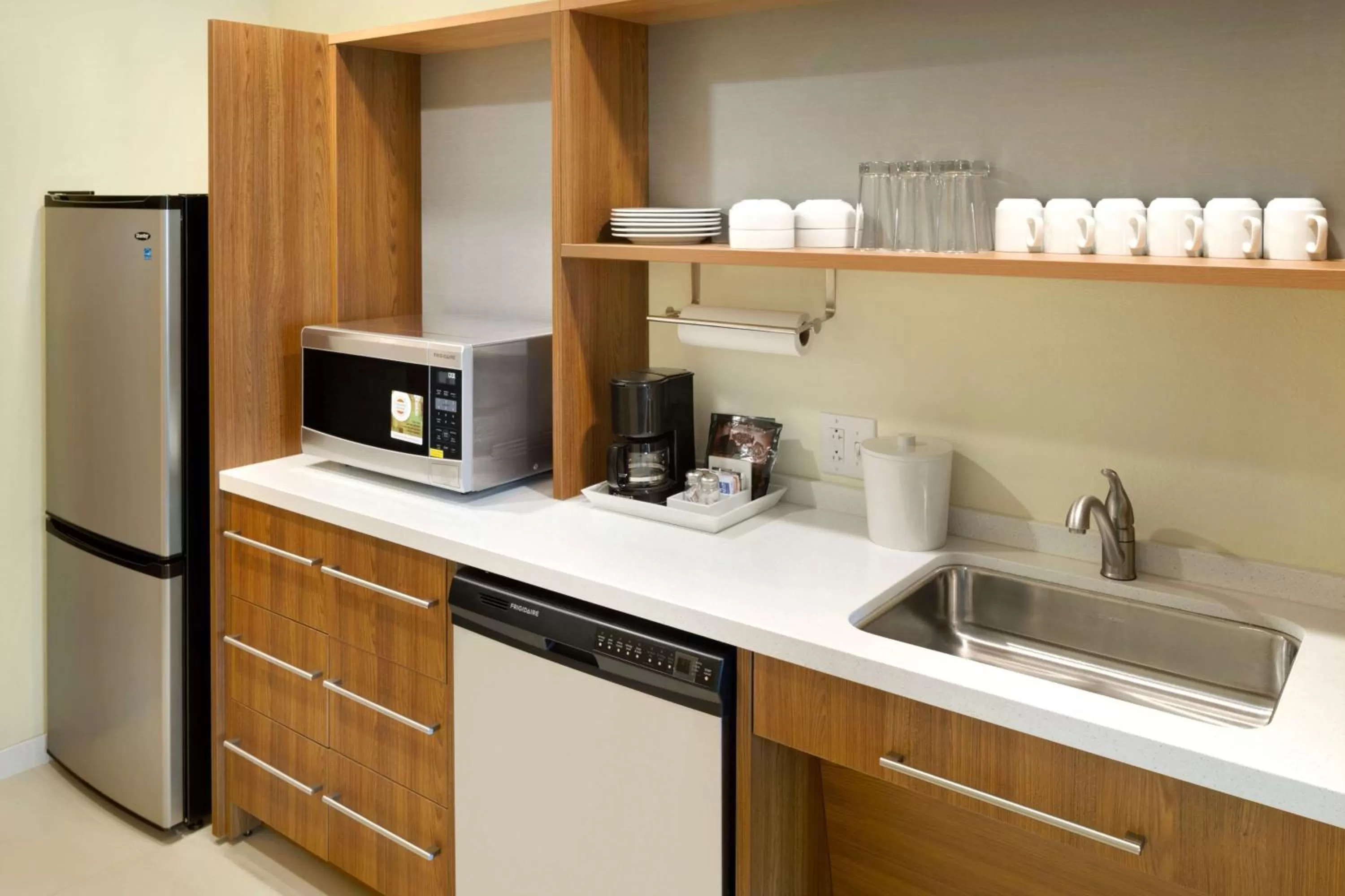 Kitchen or kitchenette in Home2 Suites by Hilton Charlotte Airport