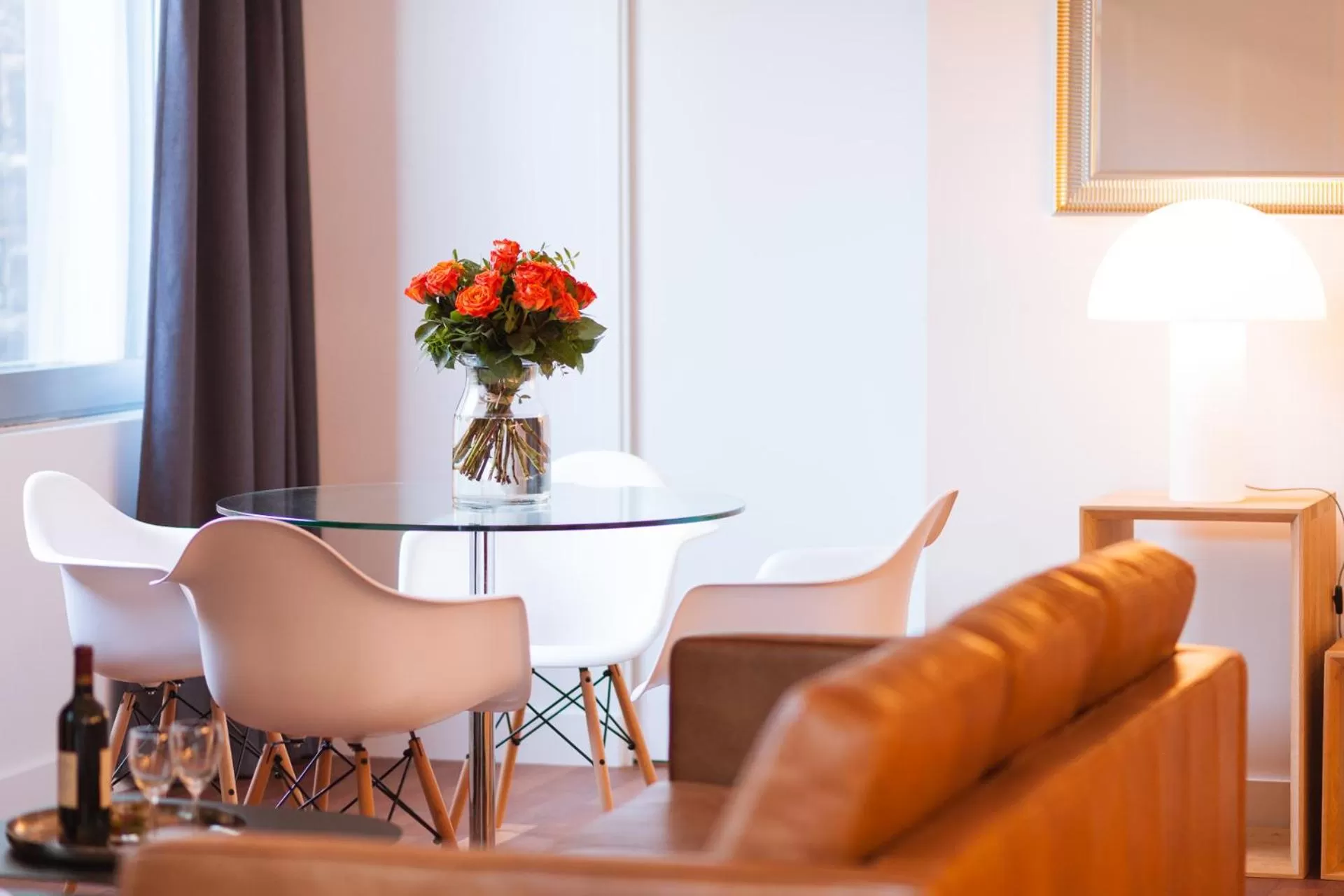 Dining Area in LOFT luxe hyper centre: terrasse/piscine/ salle de sport