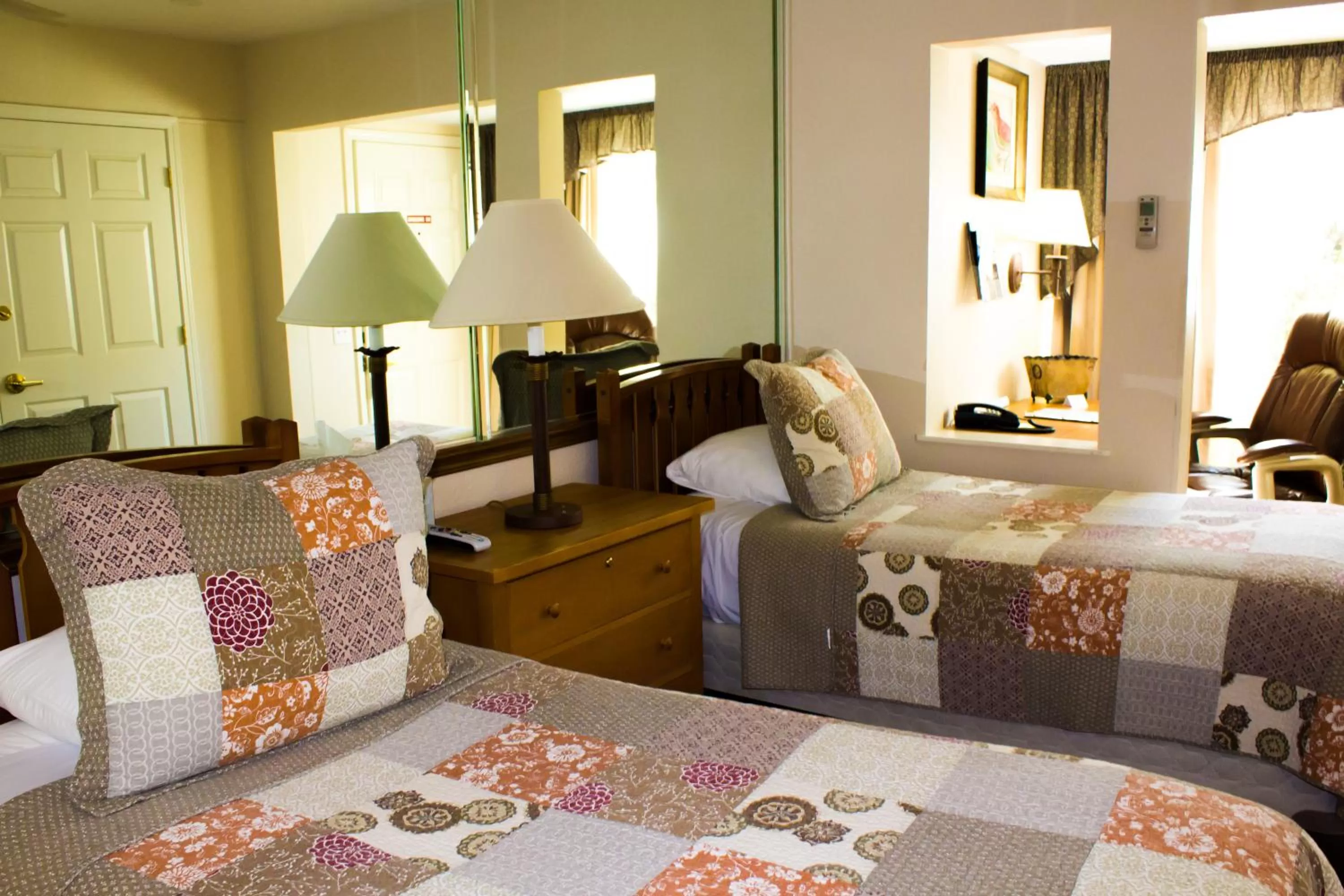 Bedroom, Bed in Los Gatos Garden Inn Hotel