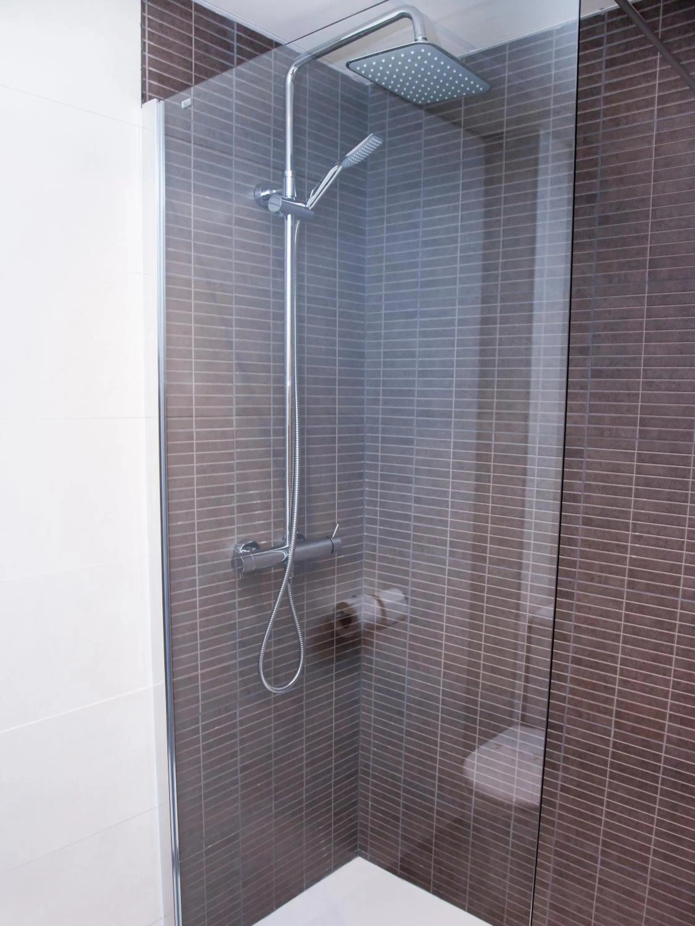 Shower in Hotel Restaurante Cadosa