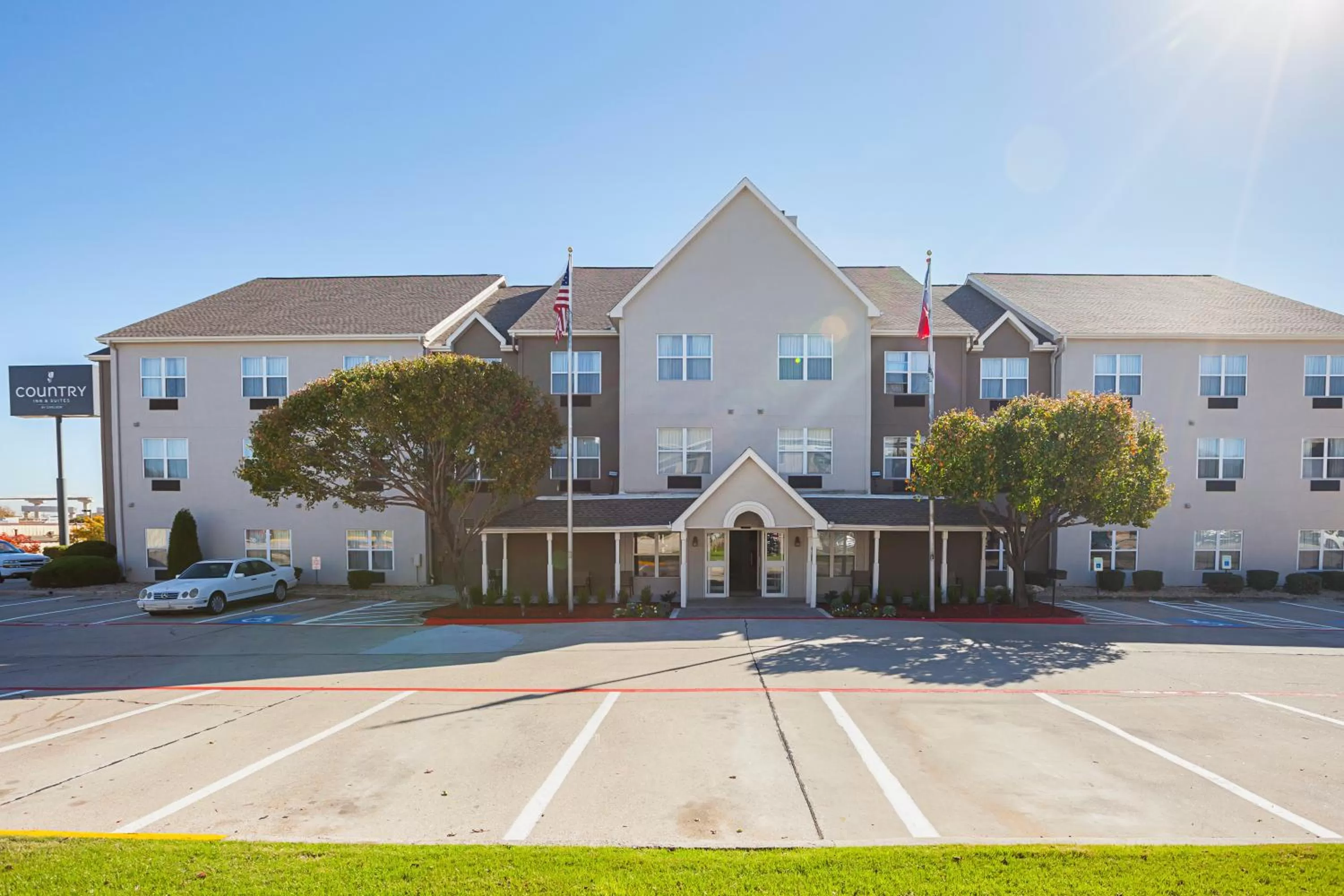 Property building in Country Inn & Suites by Radisson, Lewisville, TX