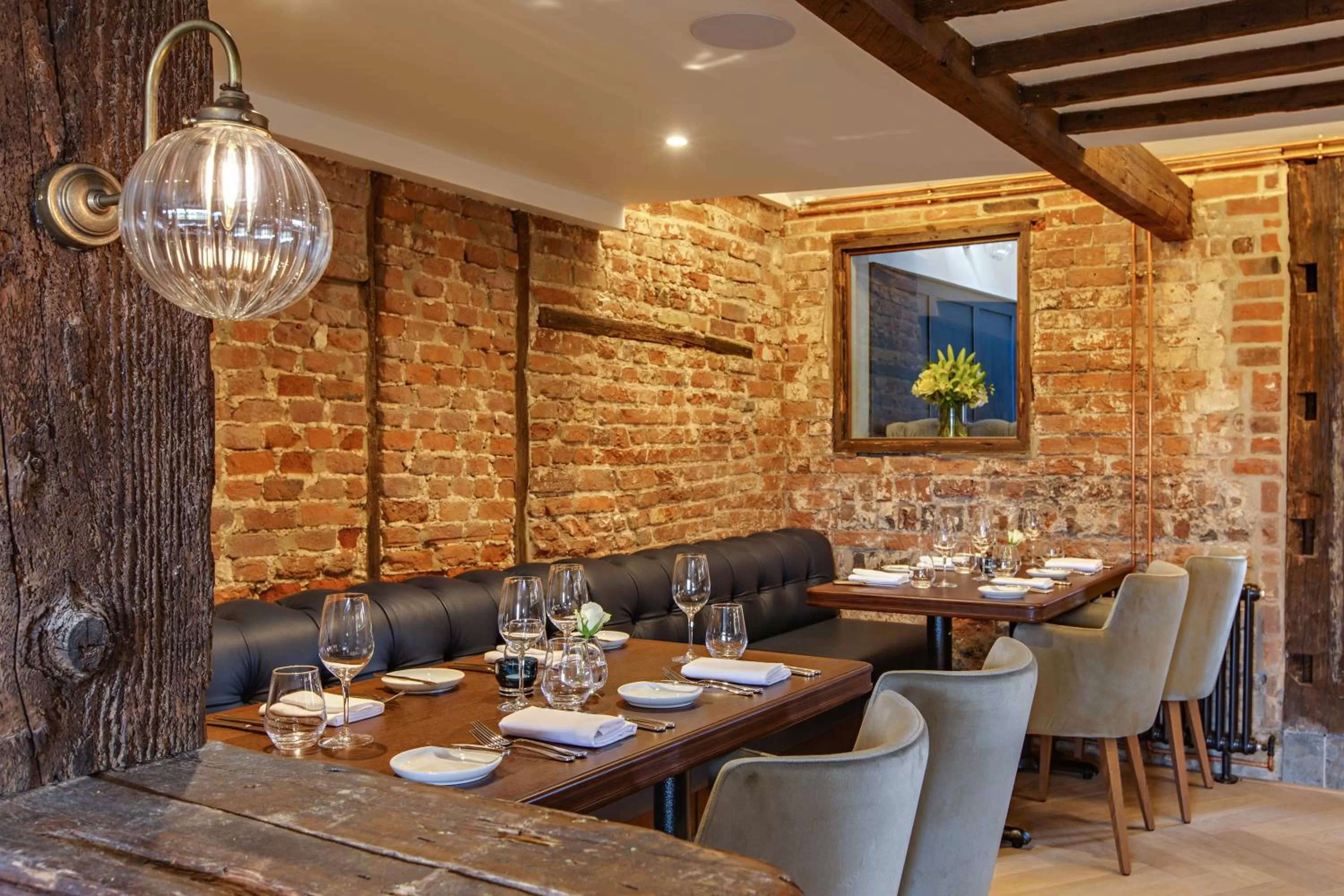 Dining area in The Ingham Swan