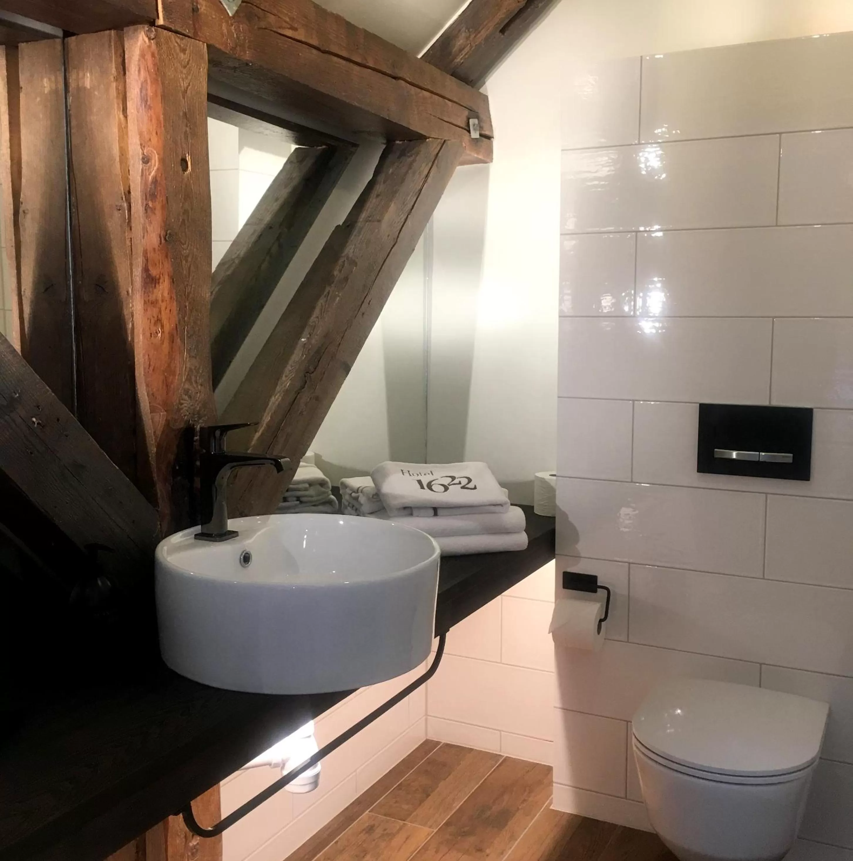 Bathroom, Bed in Hotel 1622 - Spa, Hotell & Konferens