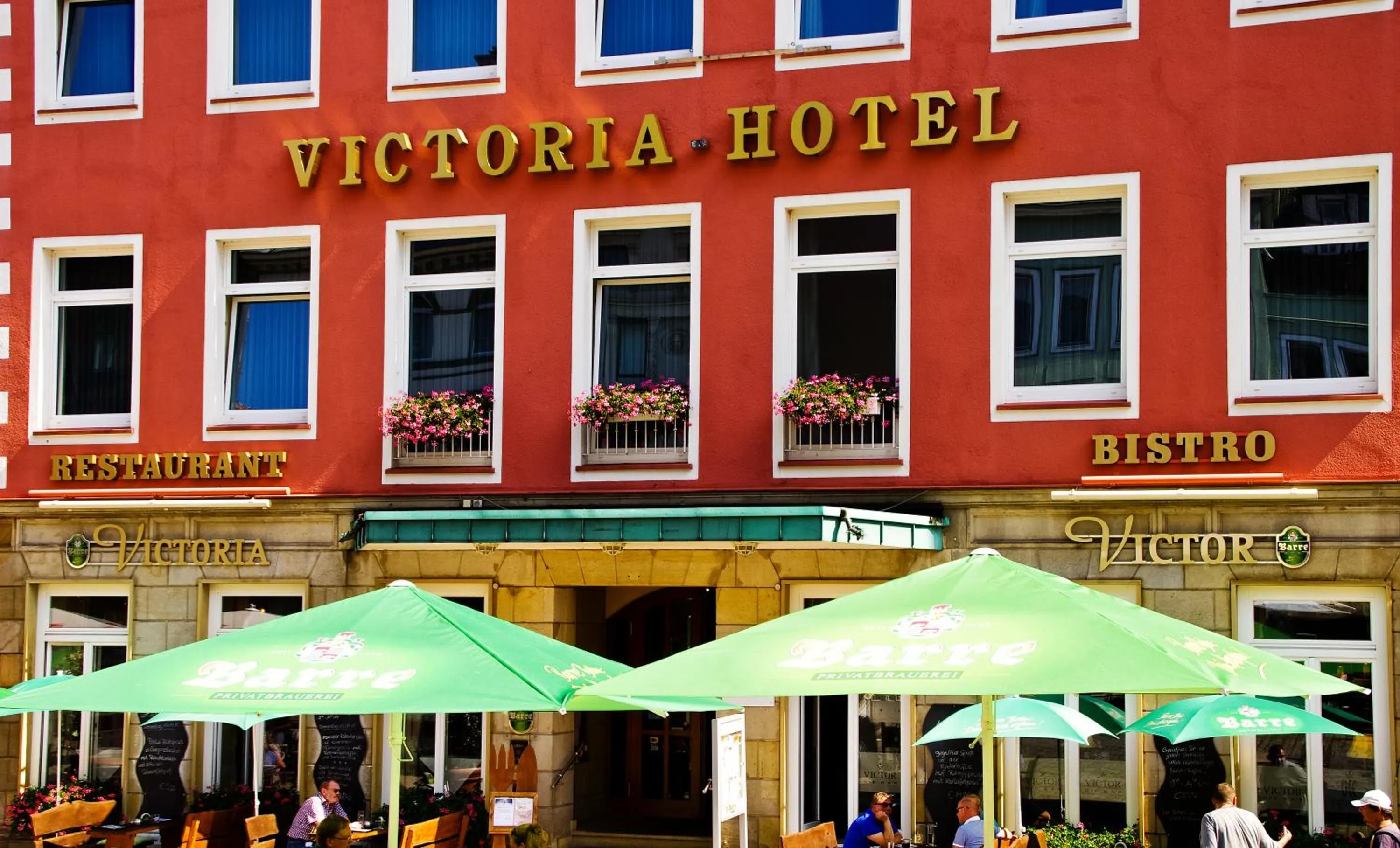 Restaurant/places to eat in Victoria Hotel