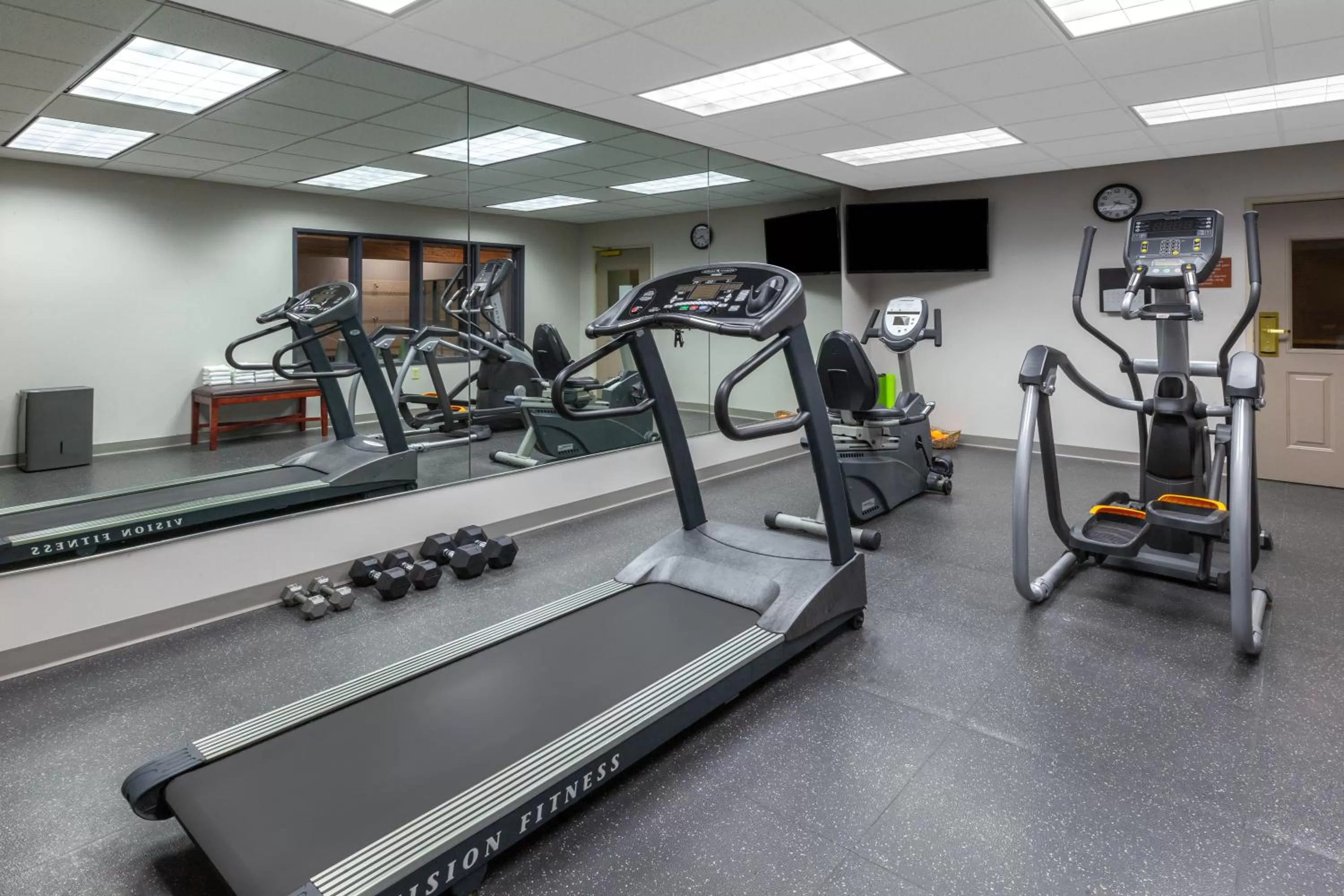 Fitness centre/facilities in AmericInn by Wyndham Iron Mountain