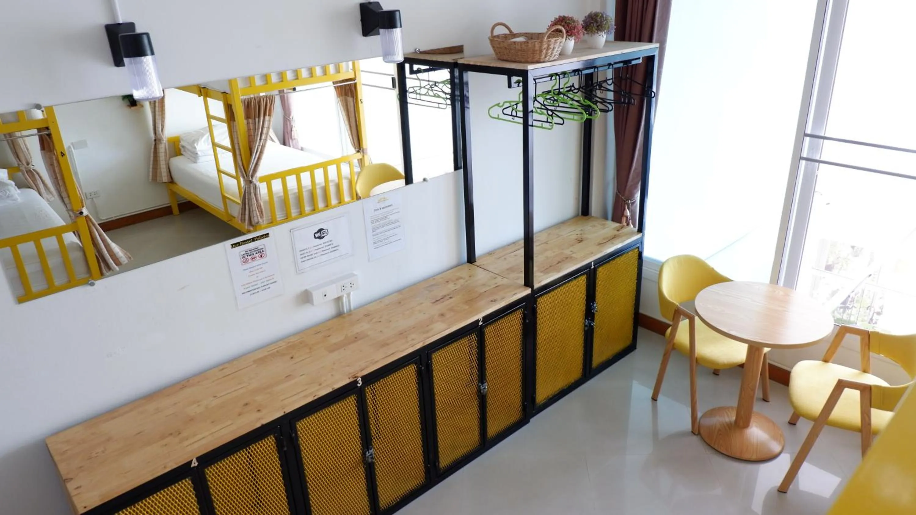 microwave, Bed in Daizy House