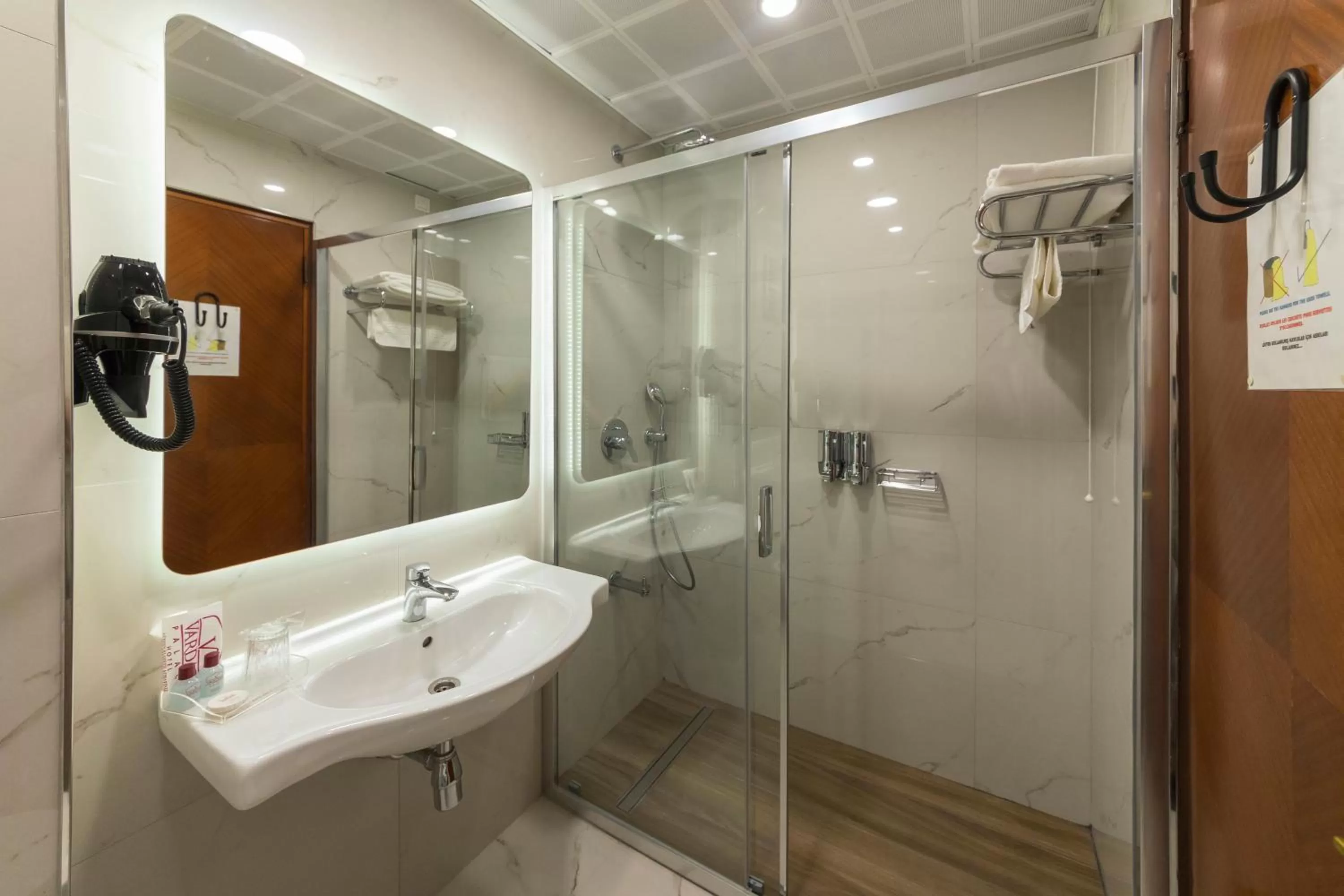 Shower in Vardar Palace Hotel - Special Category
