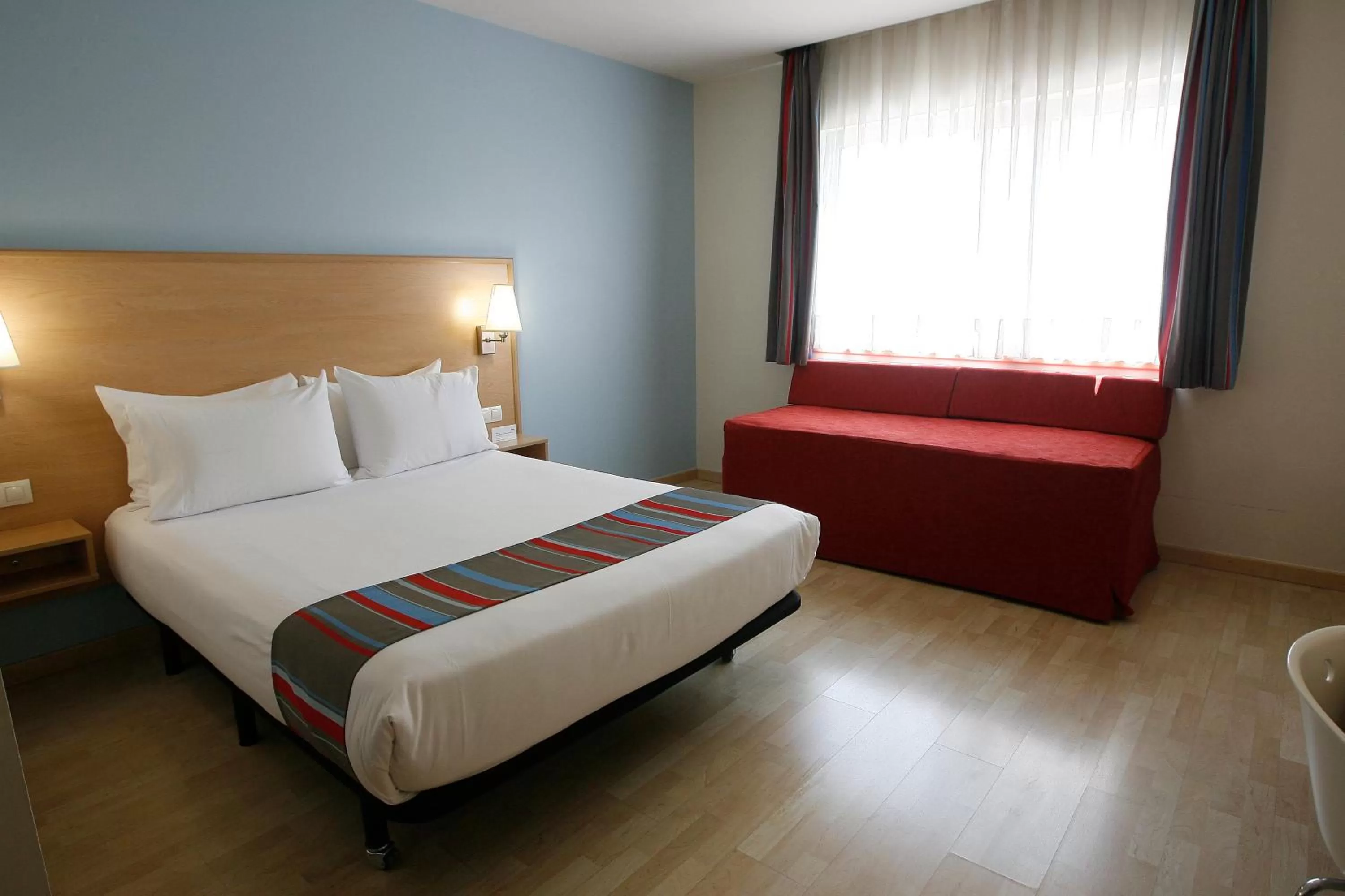 Bedroom, Bed in Travelodge Torrelaguna