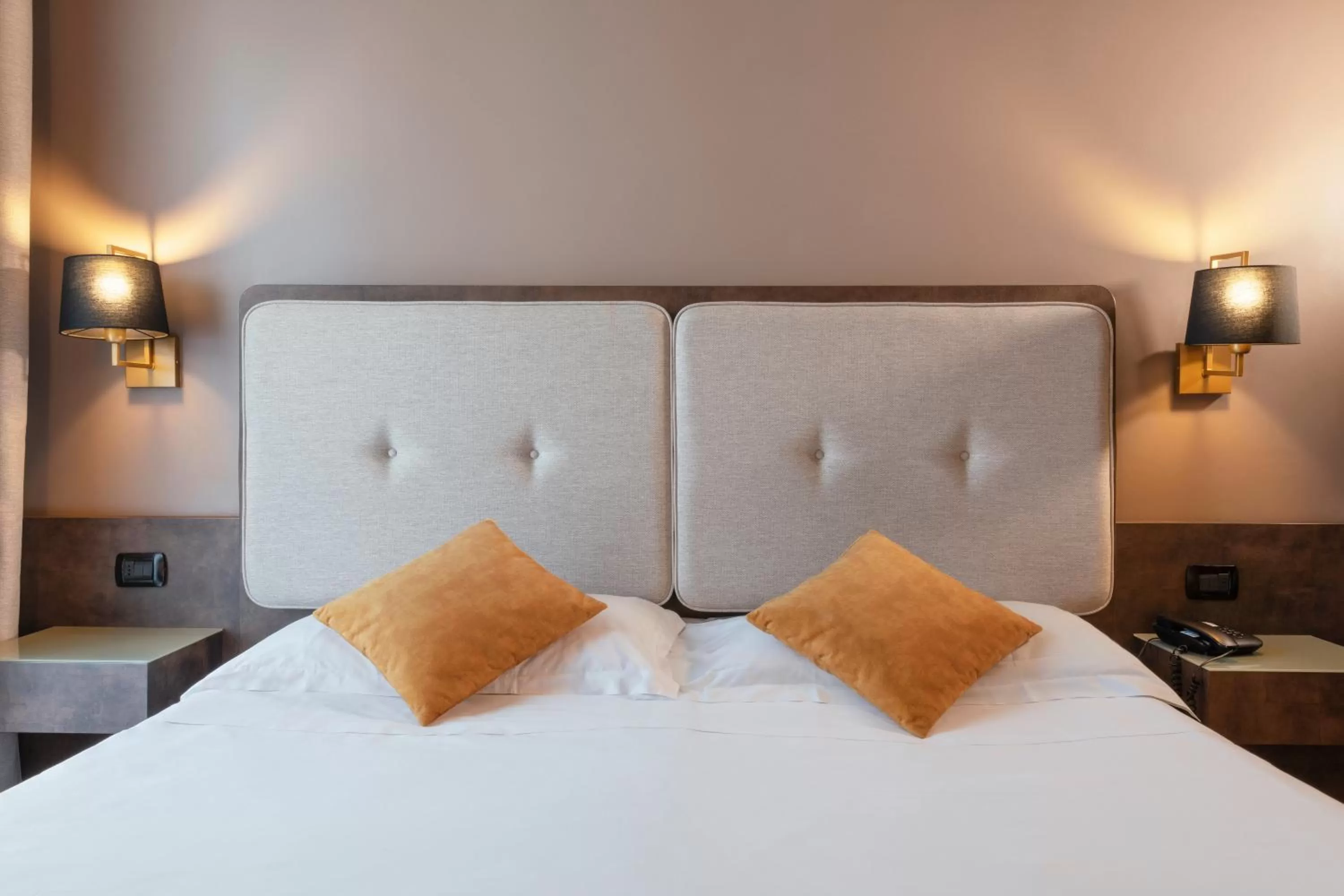 Bedroom, Bed in Mokinba Hotels King