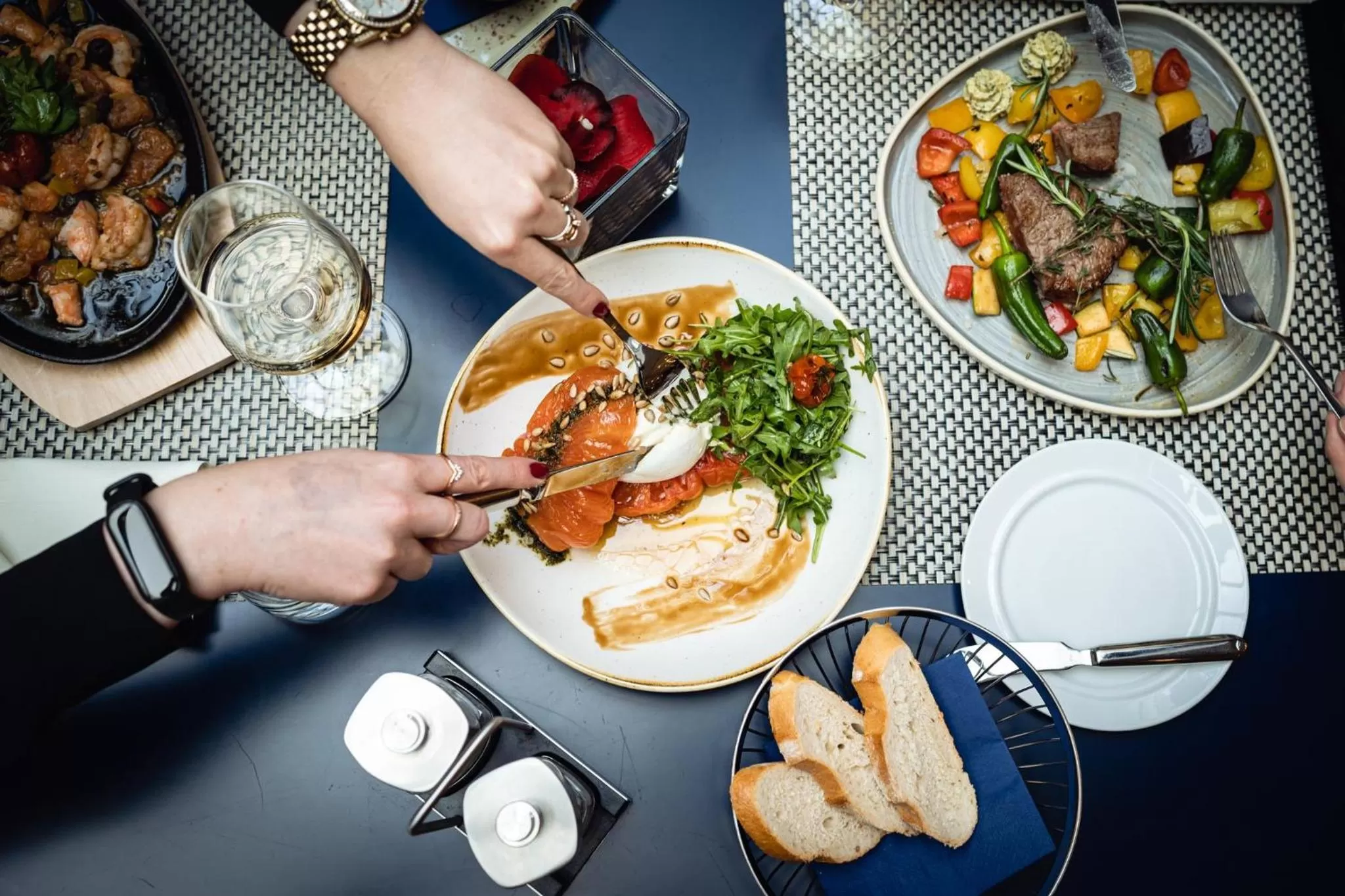 Restaurant/places to eat in voco Dusseldorf Seestern by IHG