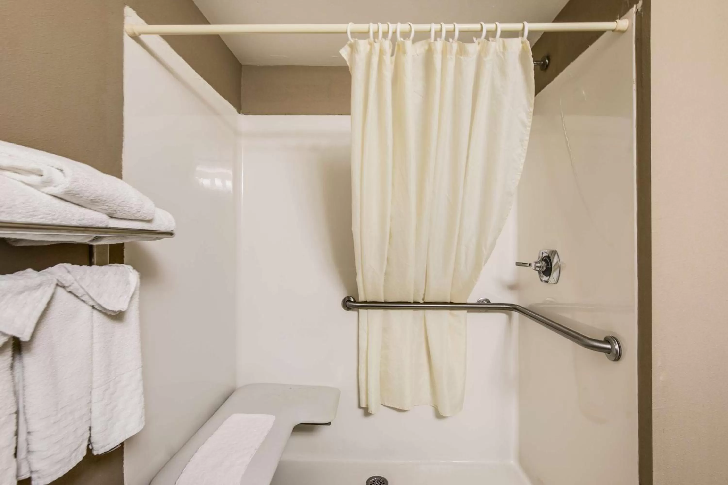 Bathroom in Best Western Waukesha Grand