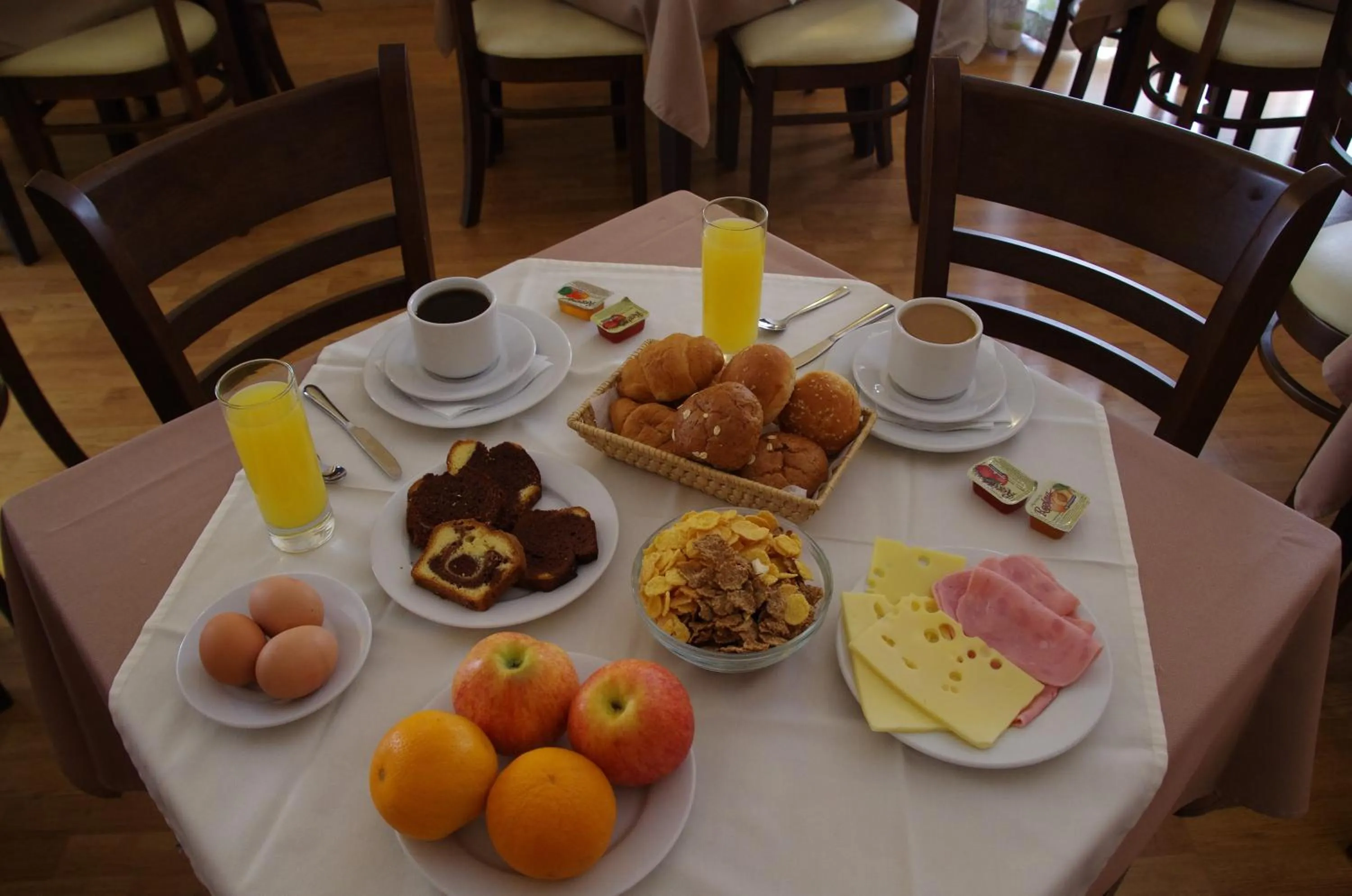 Food and drinks in Hotel Exarchion