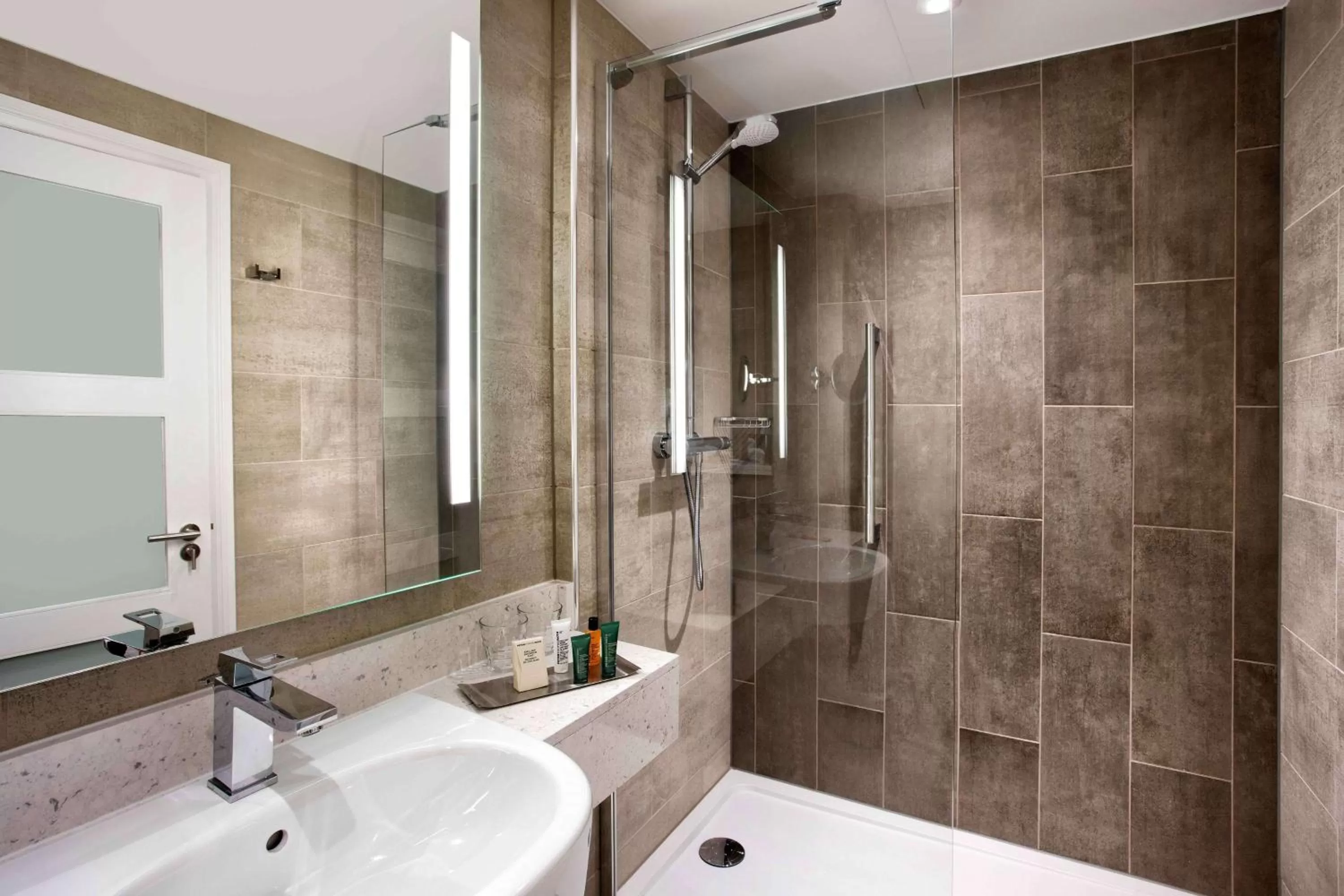 Shower in Hilton Edinburgh Carlton