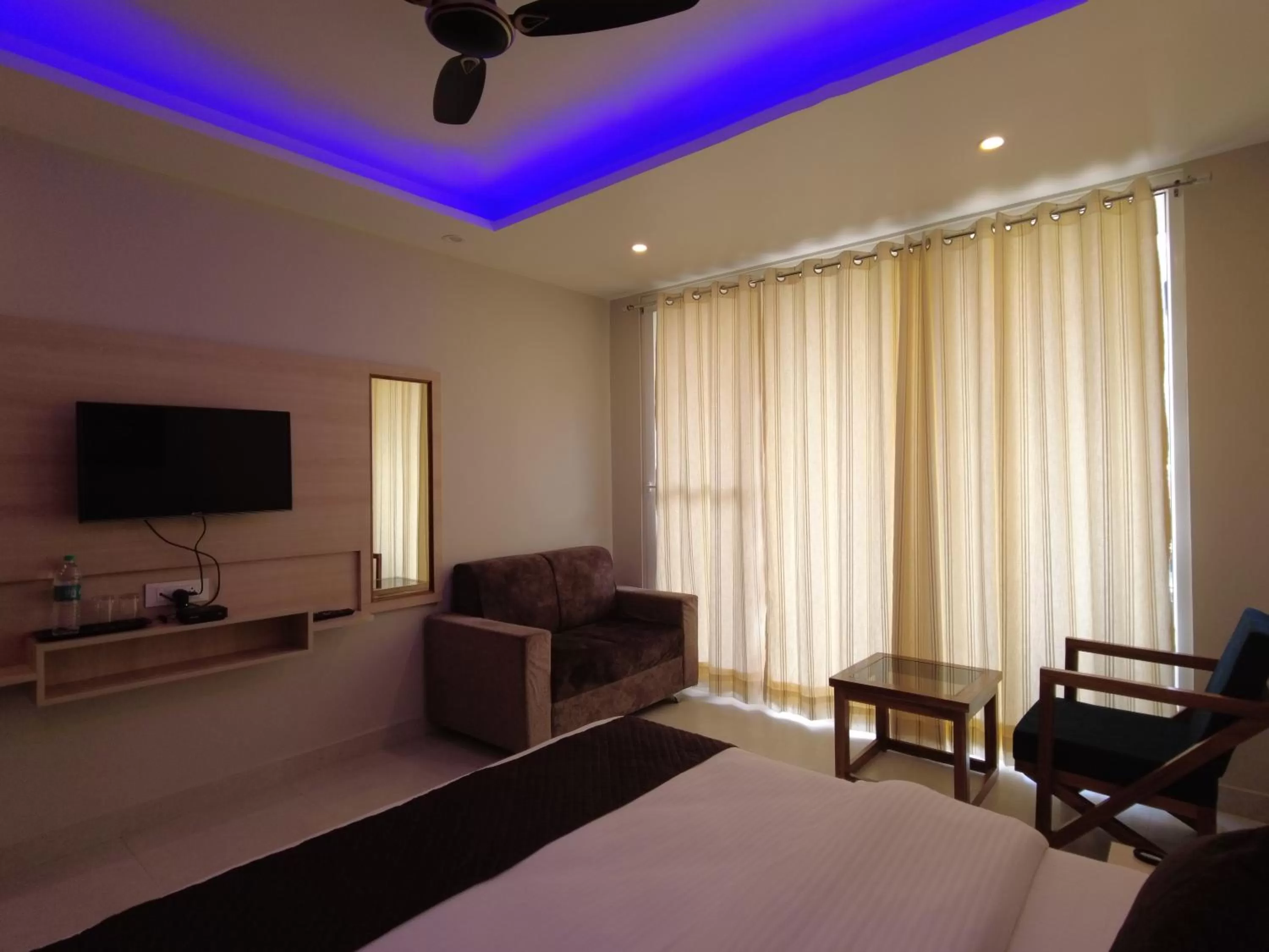 Bed, Seating Area in Punyah Residency Rishikesh