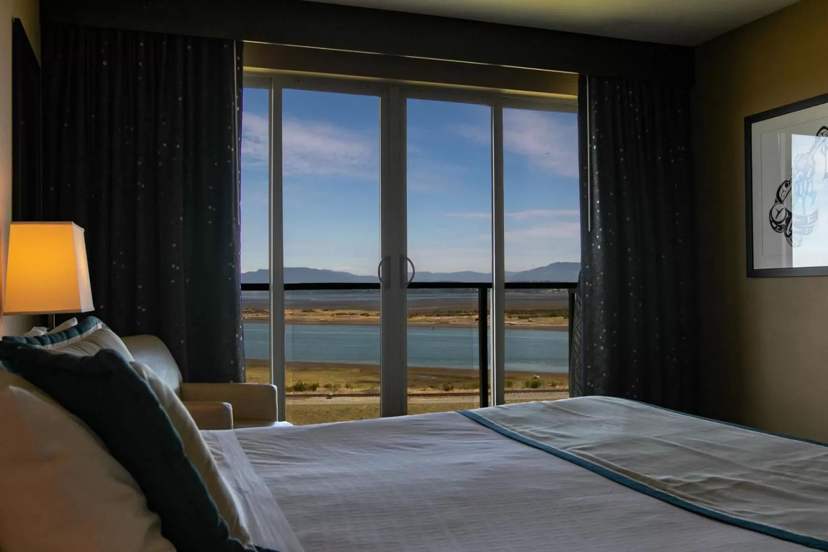 Bed in Swinomish Casino & Lodge