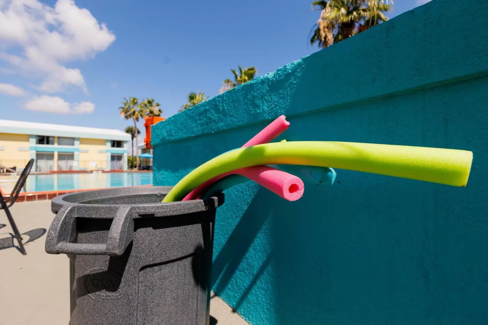 Swimming pool in Garnet Inn & Suites, Orlando