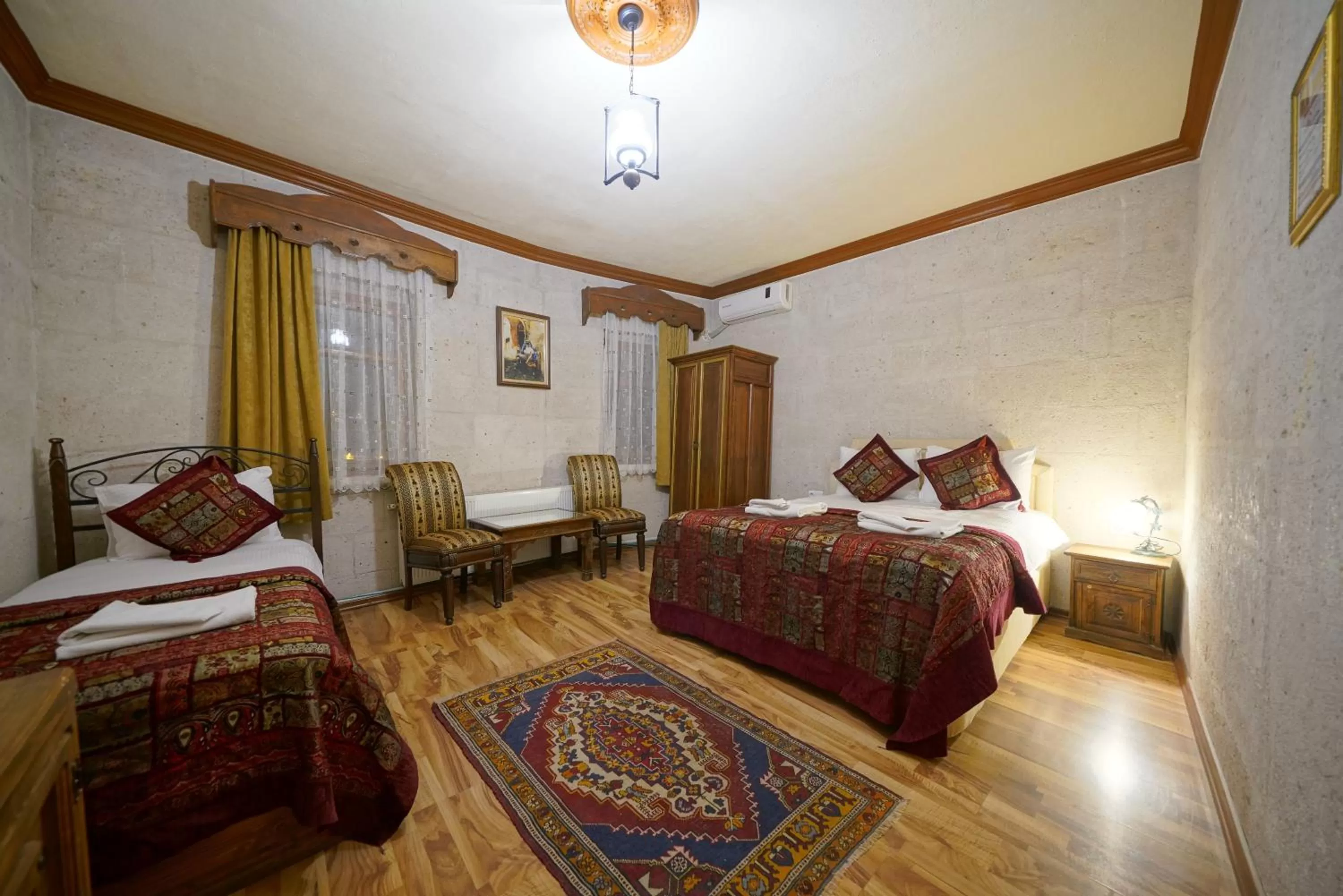 Photo of the whole room, Bed in Arch Palace