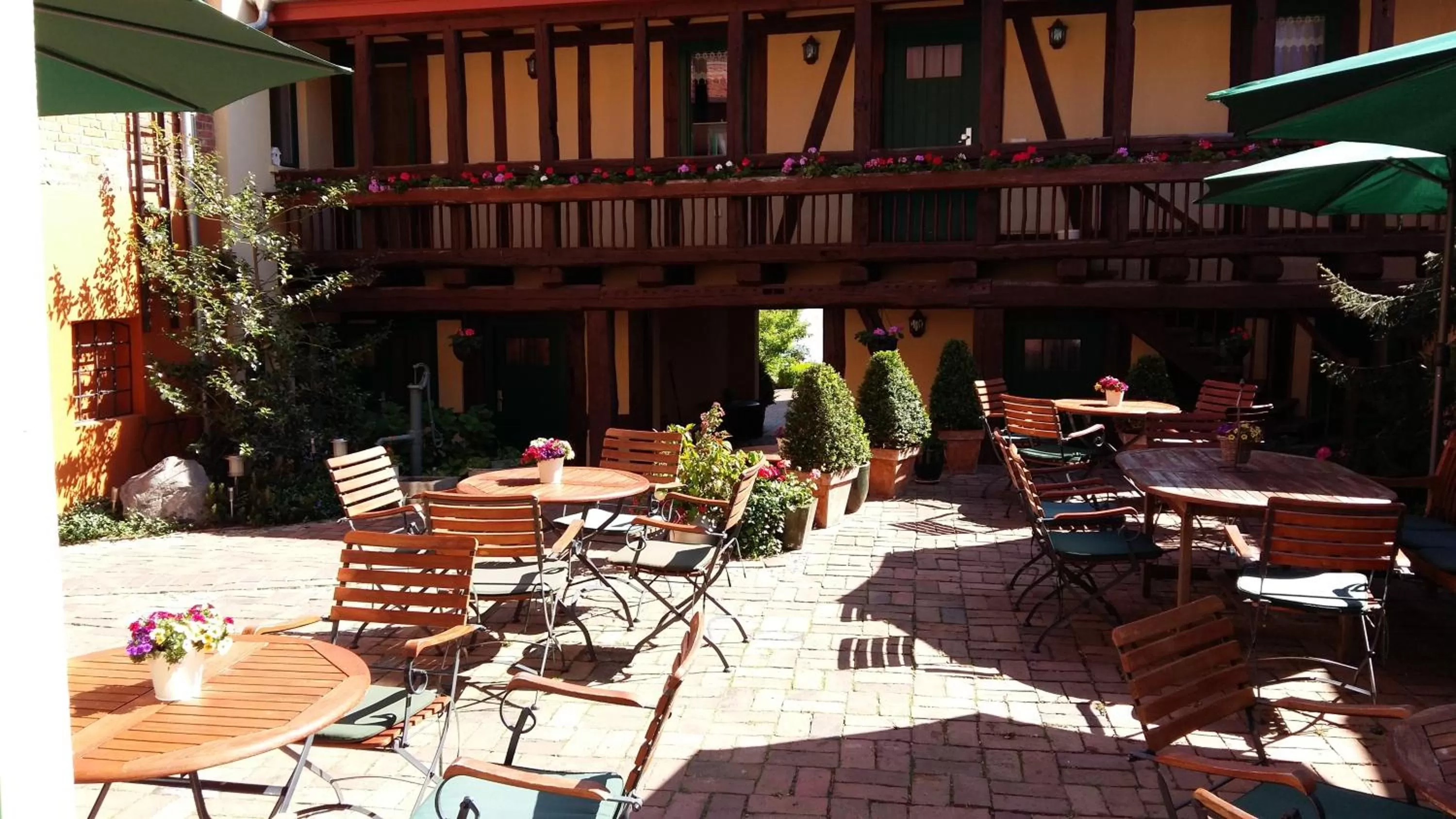 Balcony/Terrace, Restaurant/Places to Eat in Hotel Inselhof