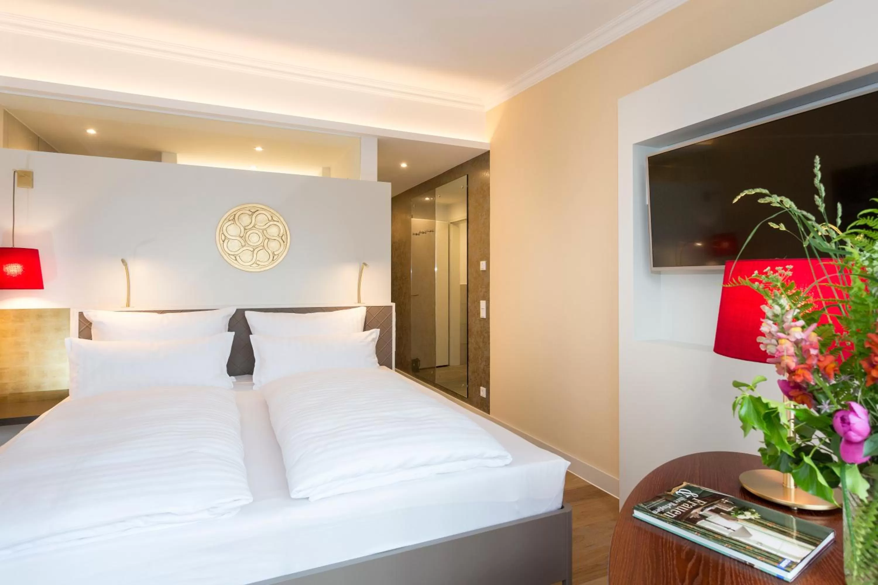 Bed in EMICH´S Hotel