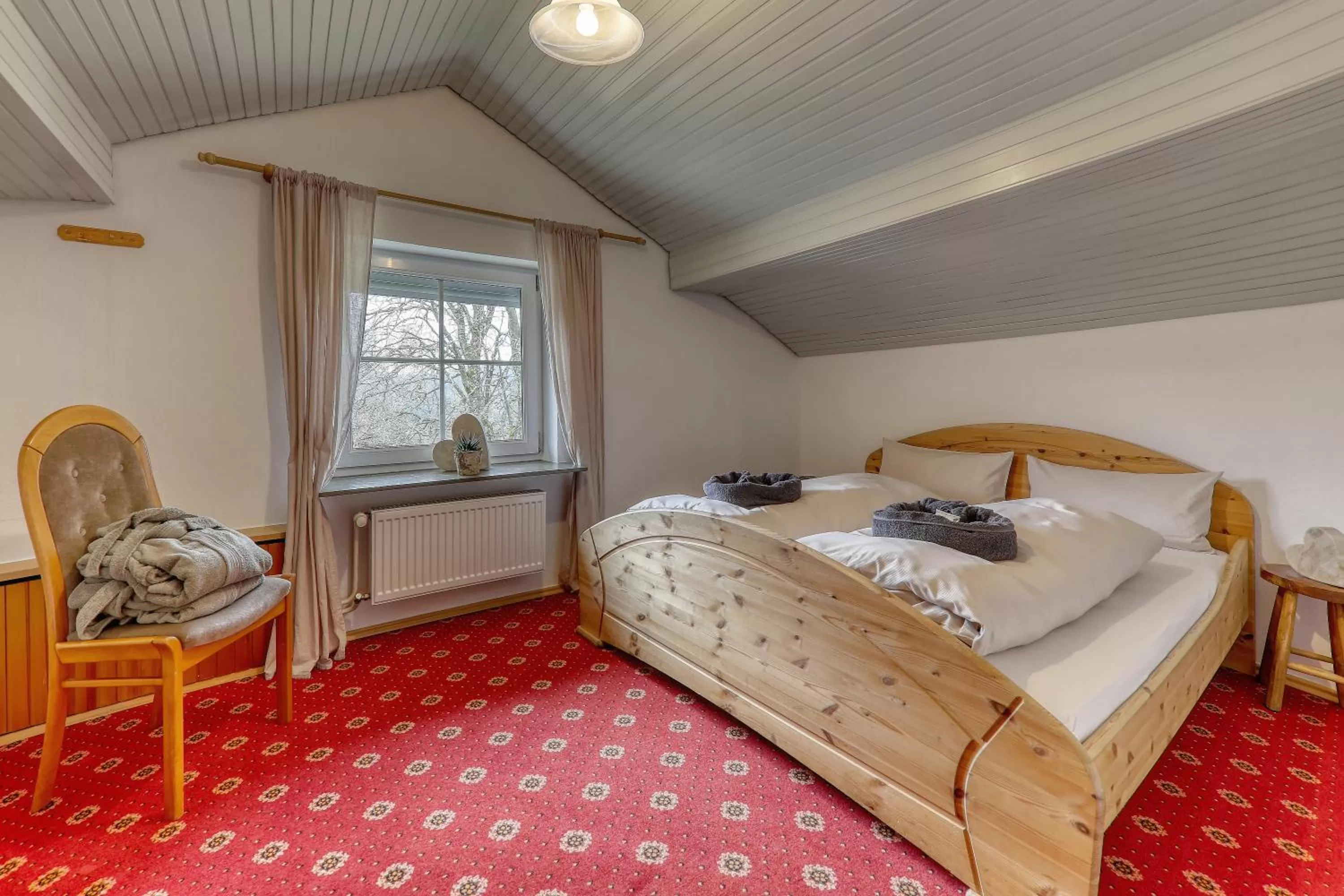 Photo of the whole room, Bed in Hotel "Haus am Berg"