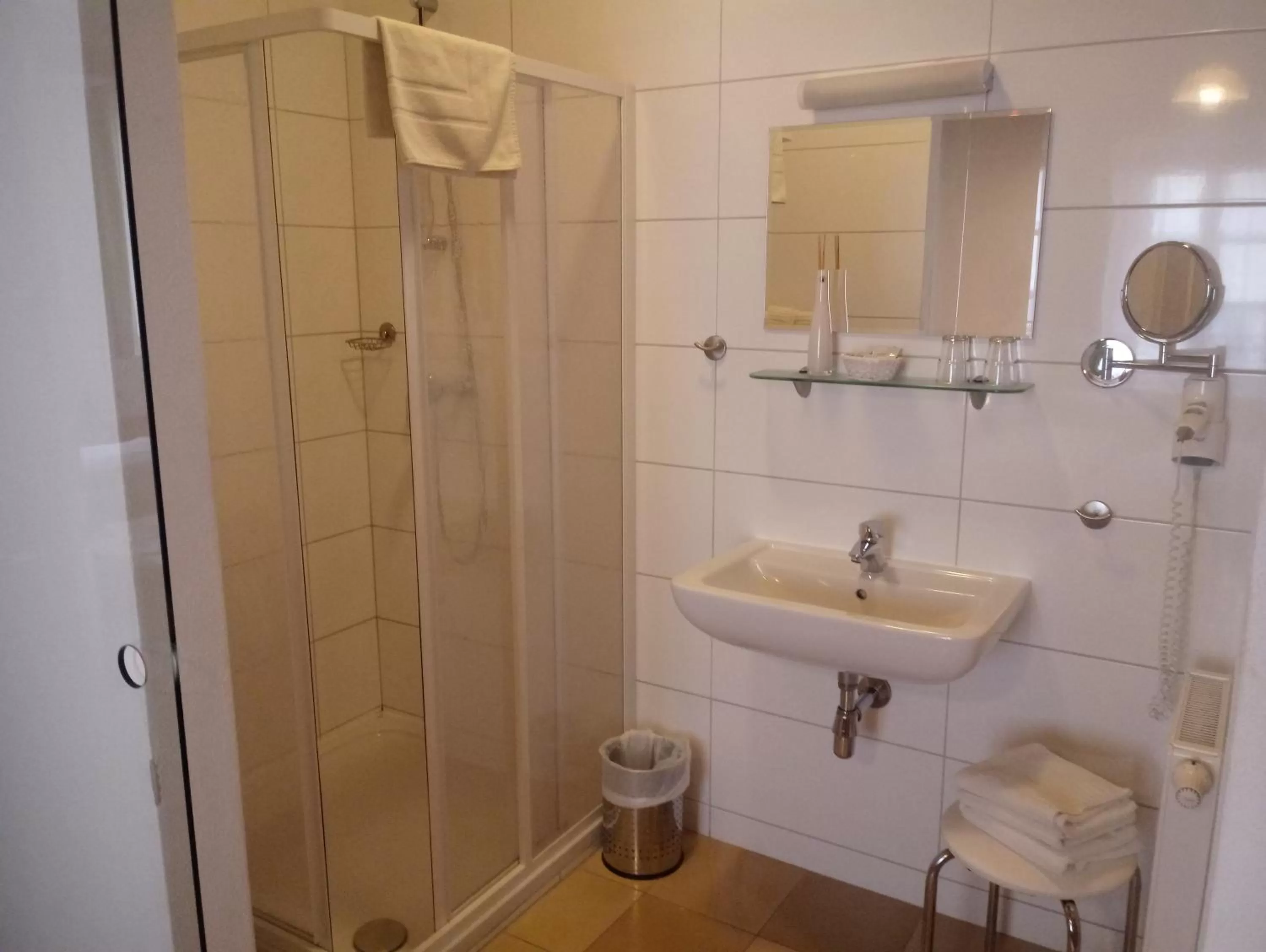 Shower, Bathroom in Hotel Eisenhuthaus