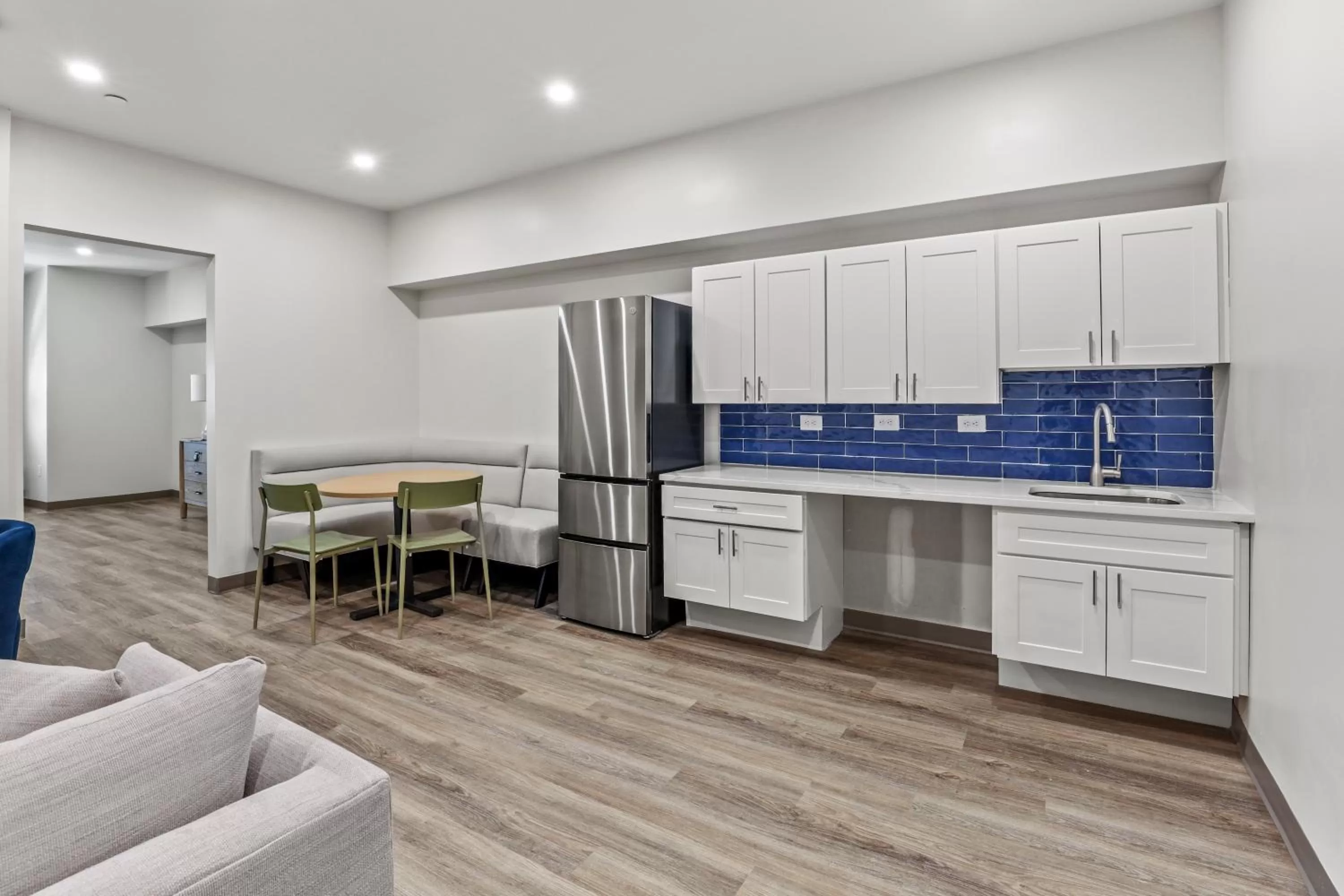 Kitchen or kitchenette in Seaport Suites