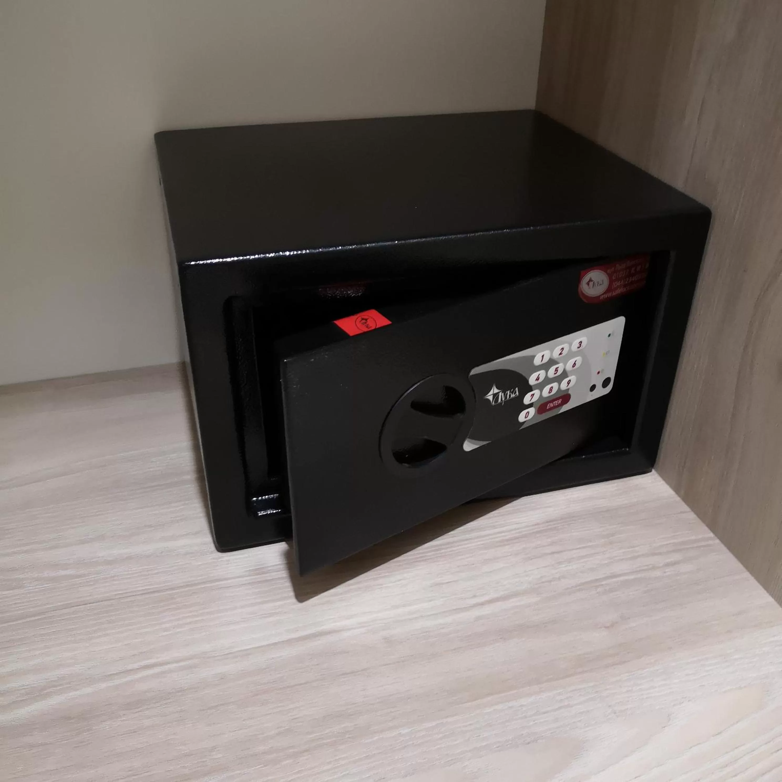 TV/Entertainment Center in ACCOMMODO192